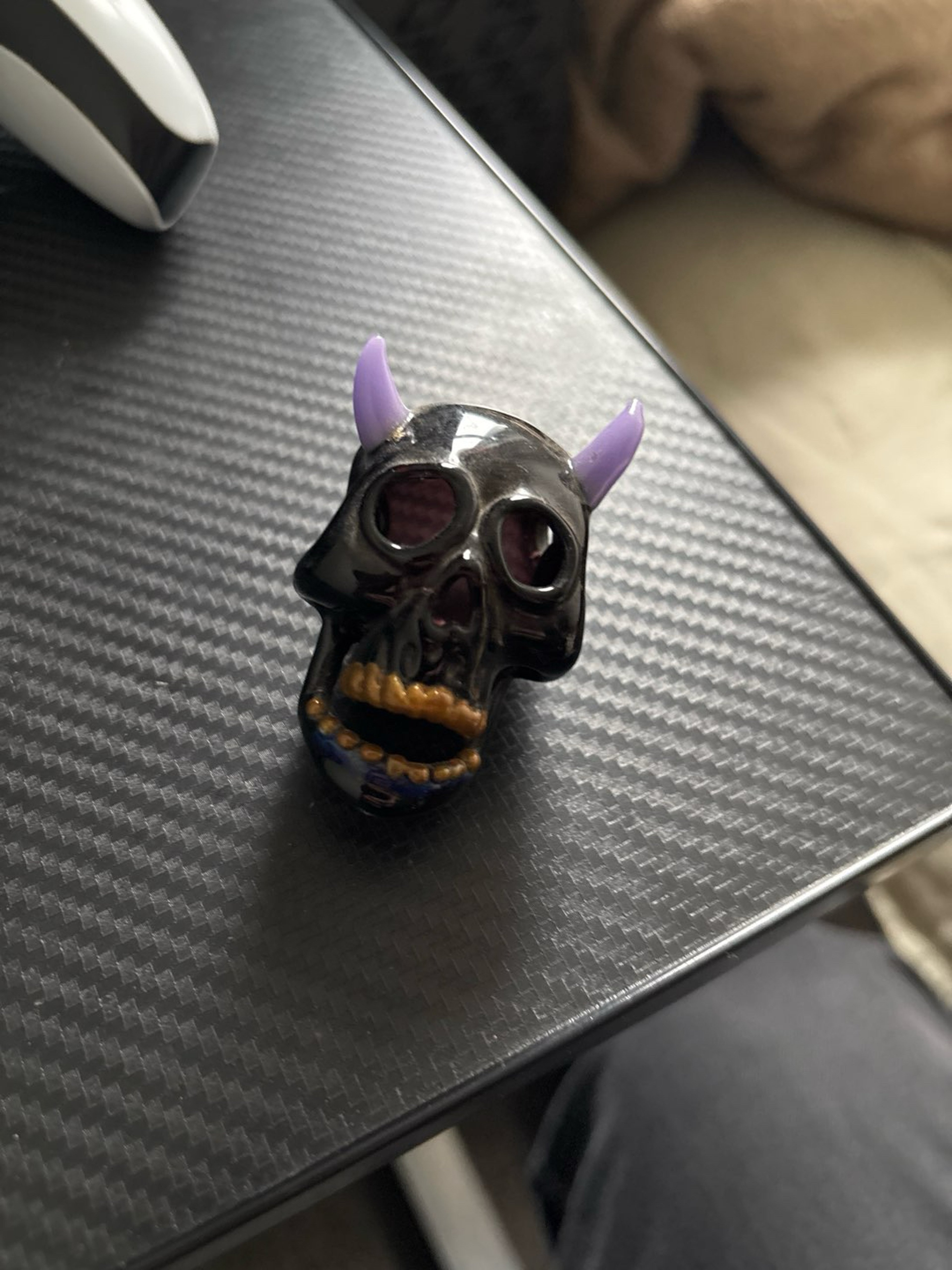 Preview pic of Adam Thomas skull pendant