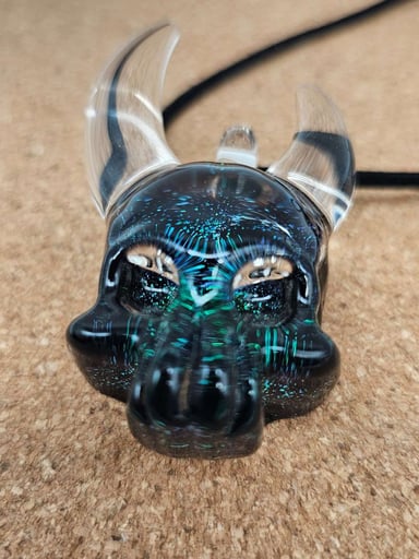 Preview pic of Glassdimensionz dichro skull pendant