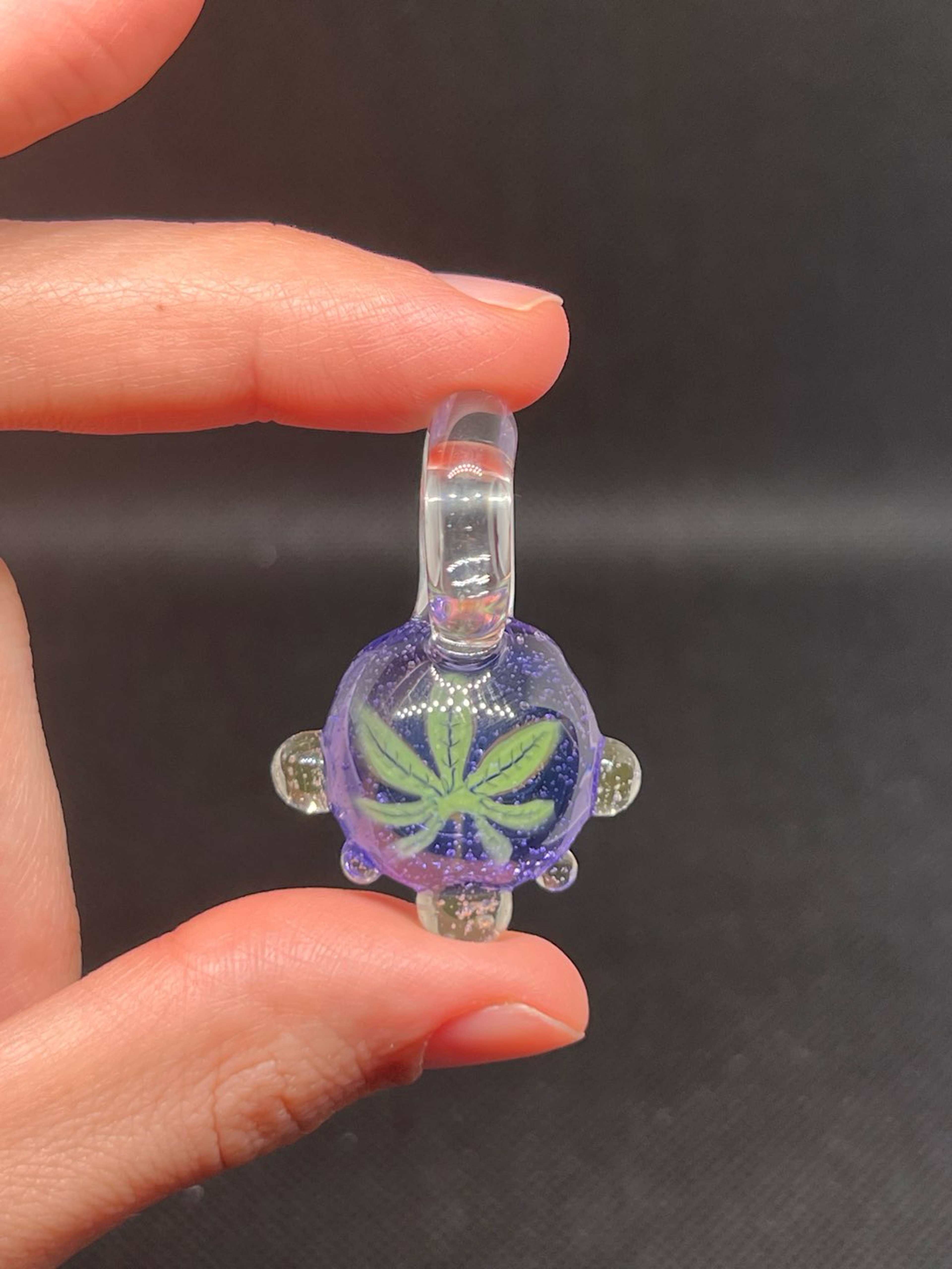 Preview pic of UV Leaf Mille Pendant