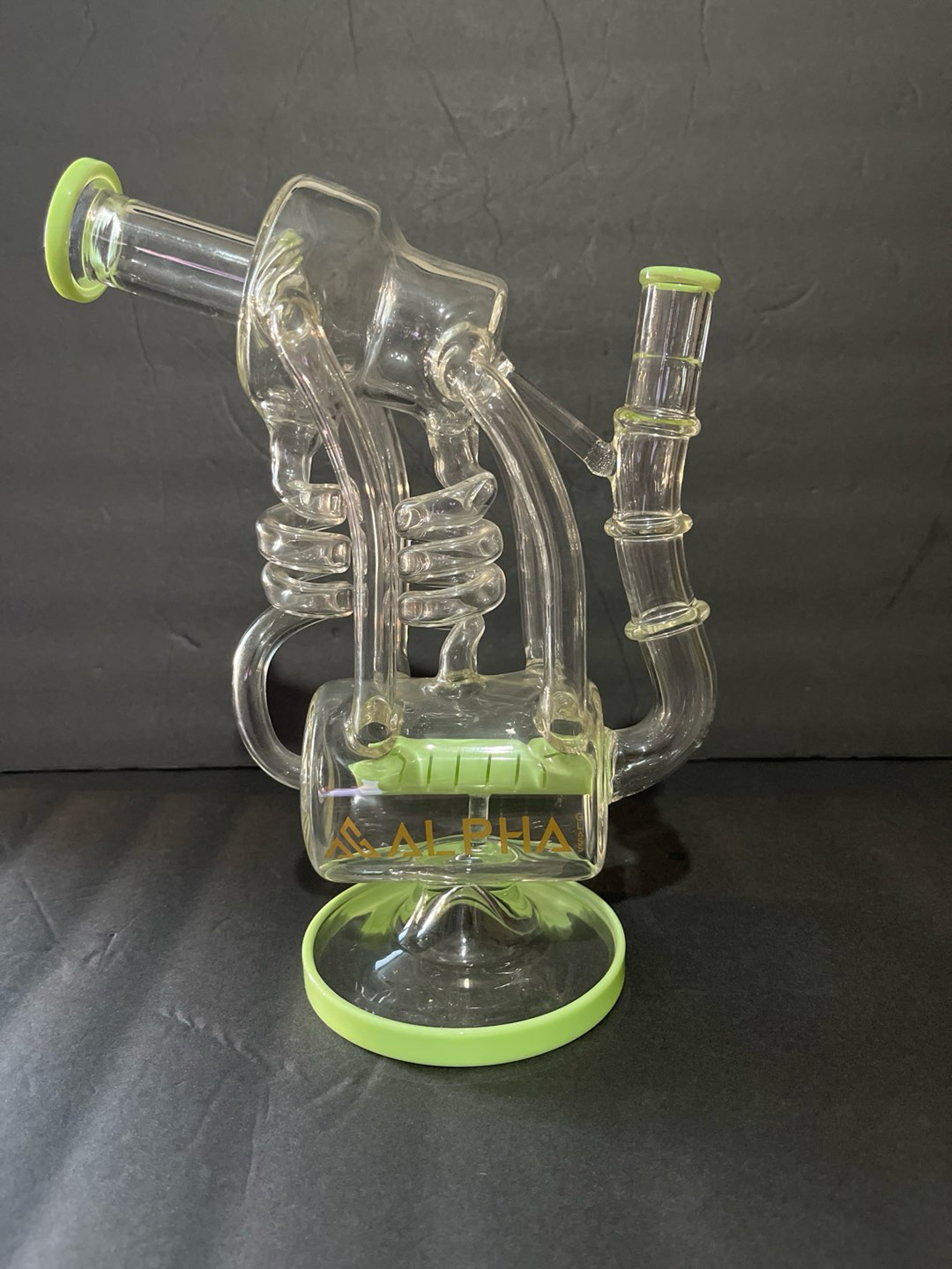 Preview pic of Green Alpha coil bong
