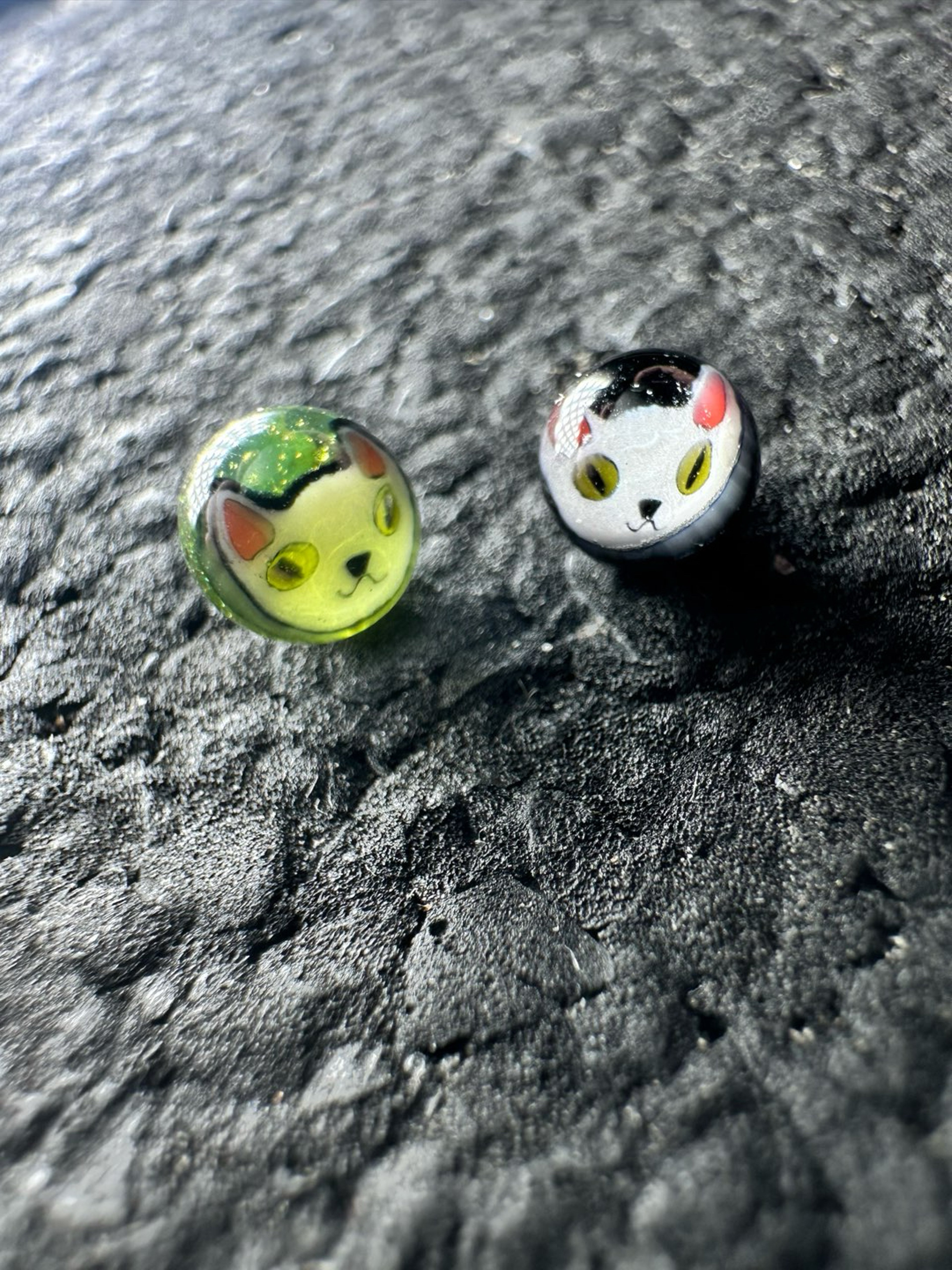 Preview pic of Ferri glass cat Millie pearls