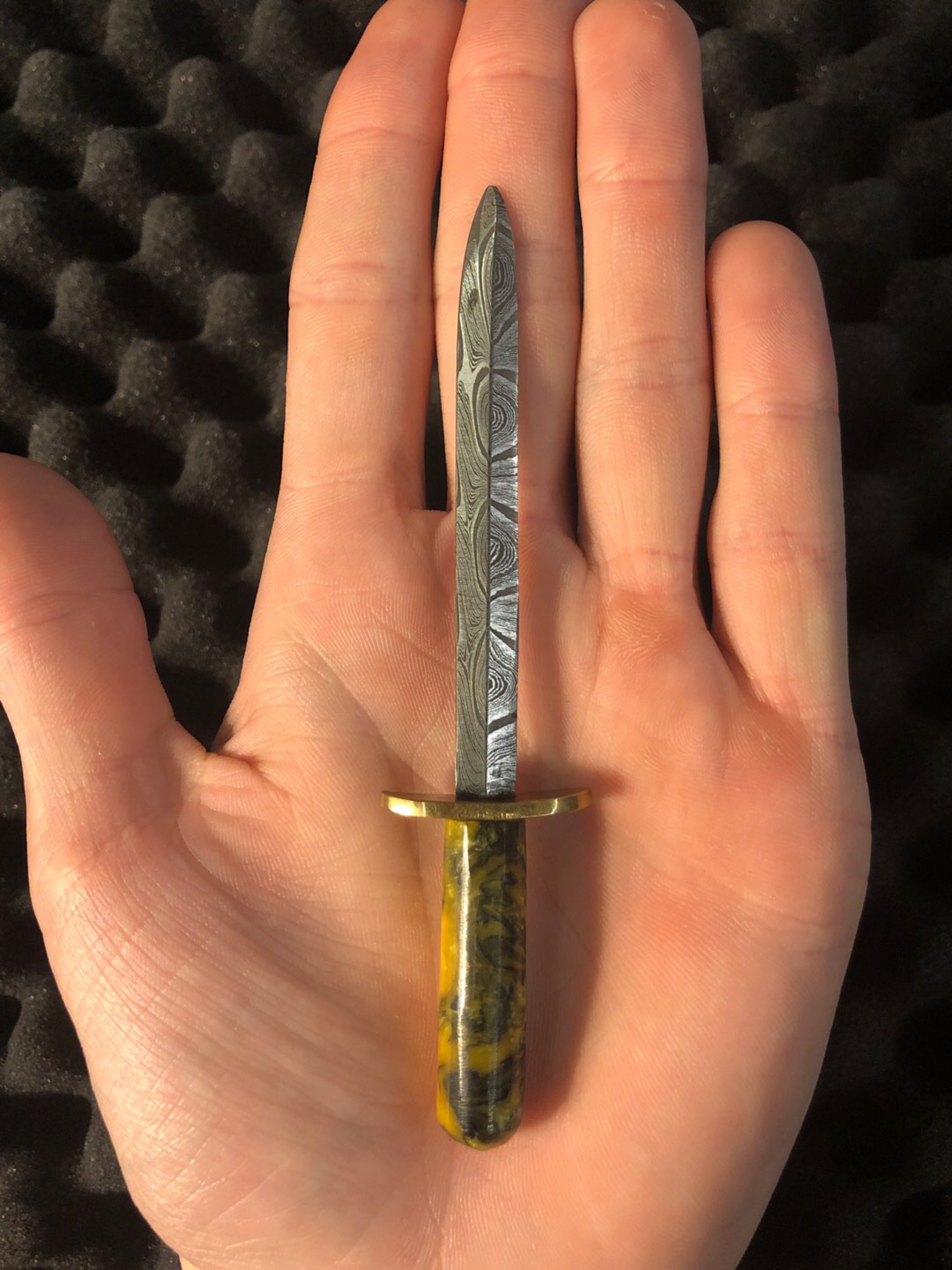 Preview pic of Damascus hk double edged dagger