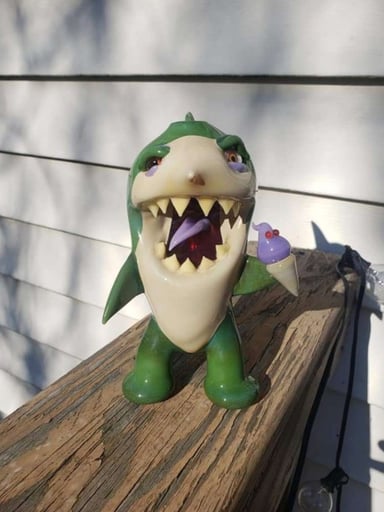 Preview pic of Niko Cray standing shark
