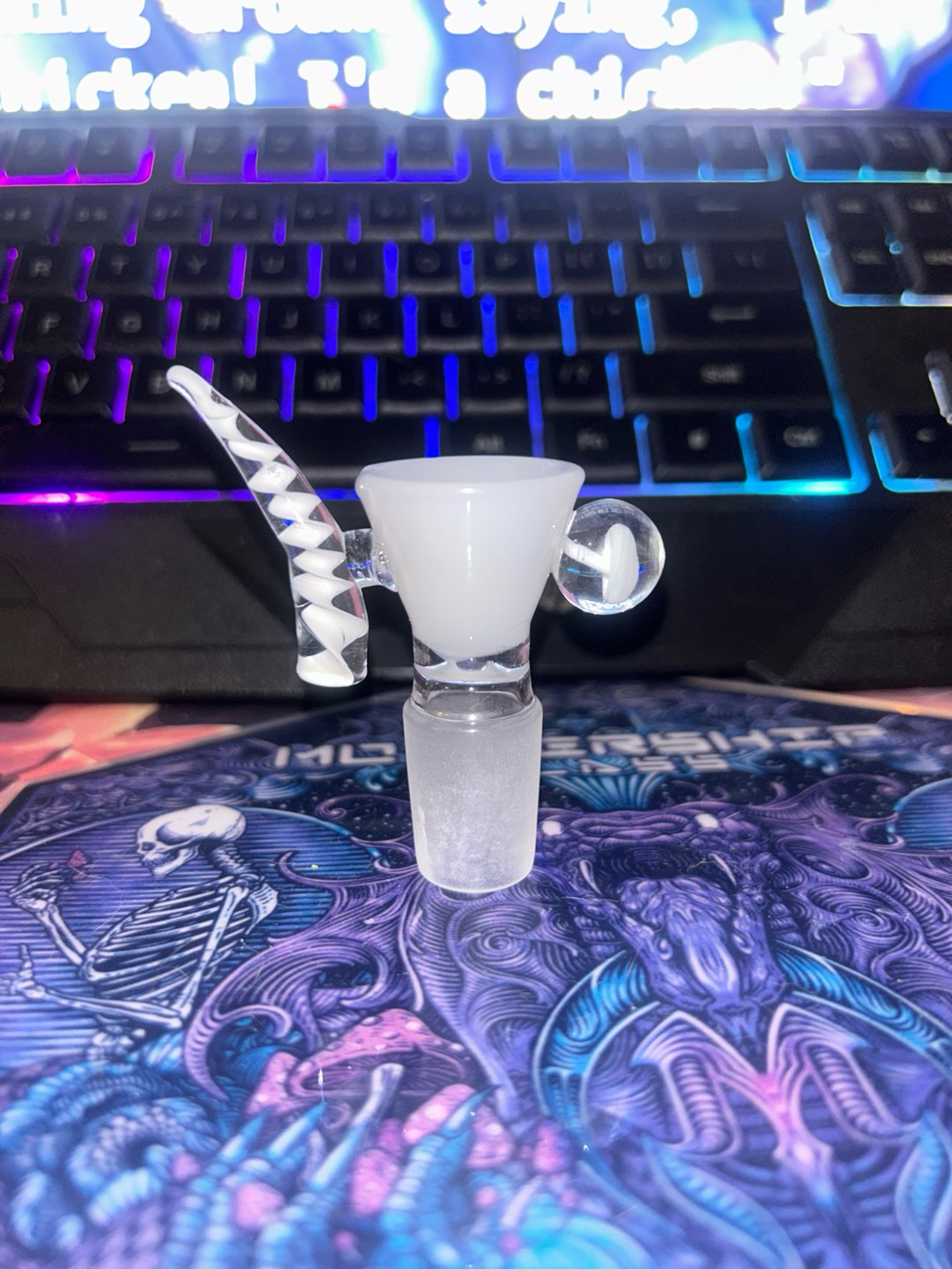 Preview pic of Flipped Horn & Mushroom Marble 18mm Slide / Bowl