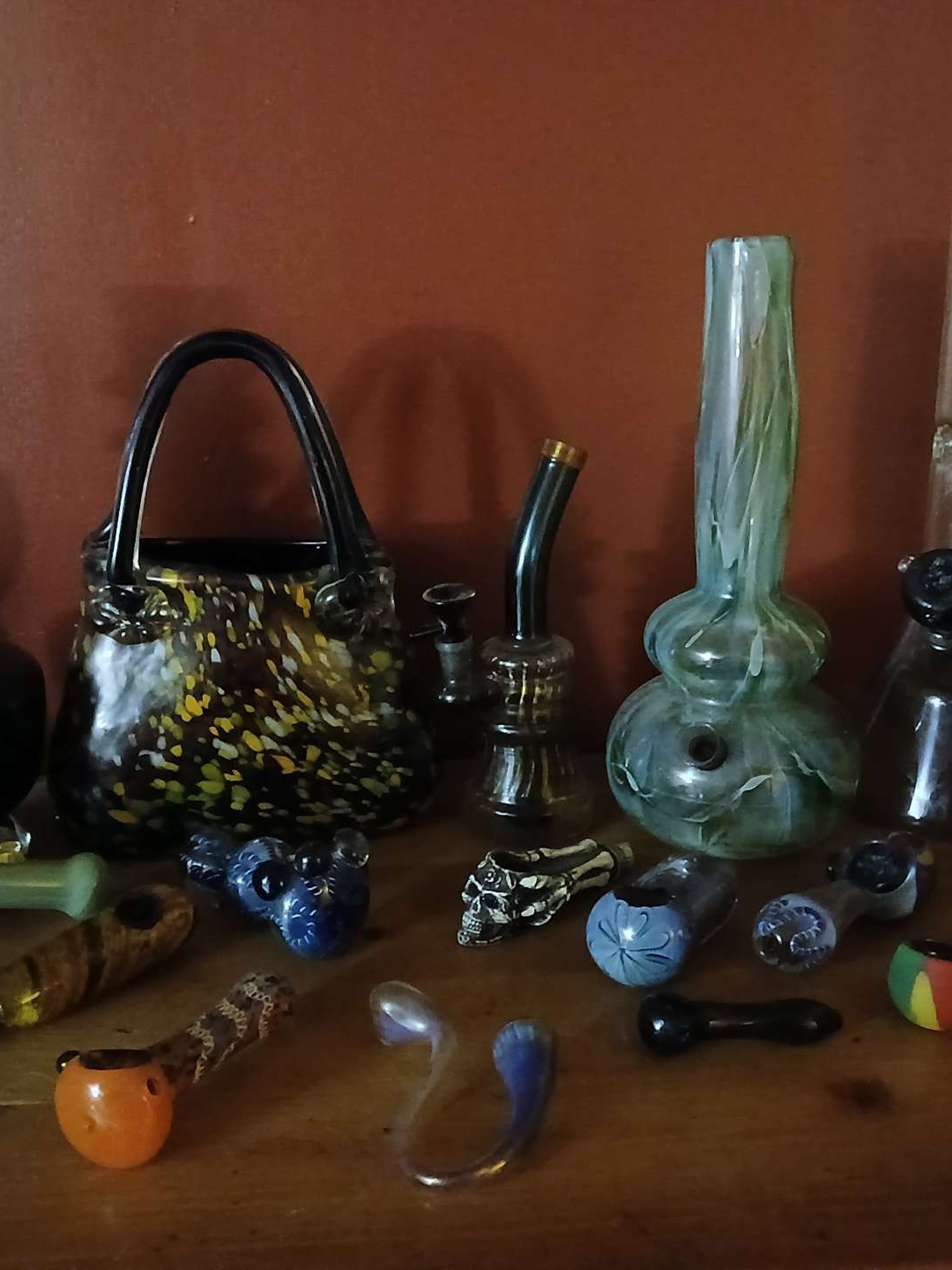 Preview pic of Good size collection of glass pieces