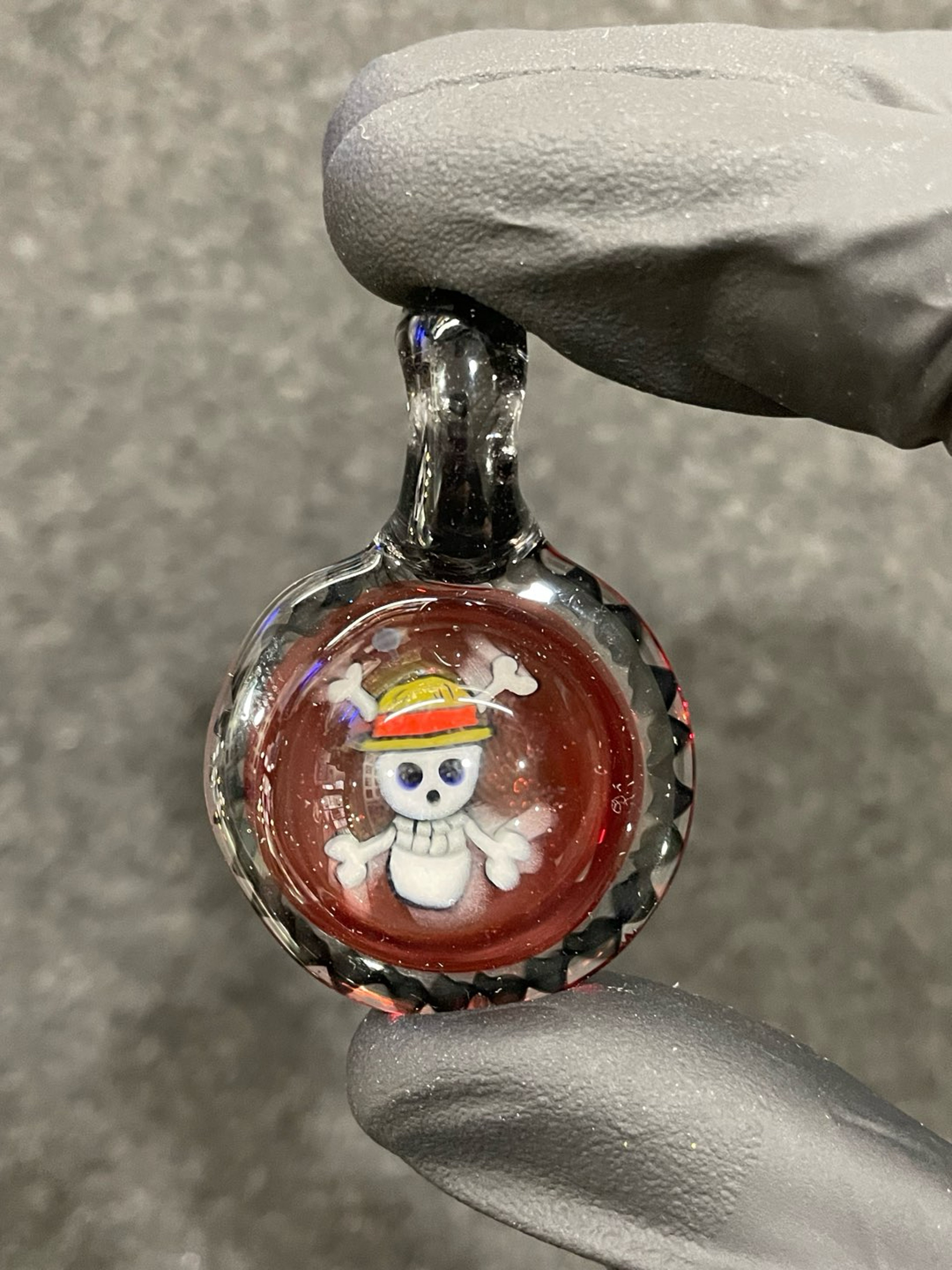 Preview pic of Willstar Glass One Piece Skull Millie Pendant