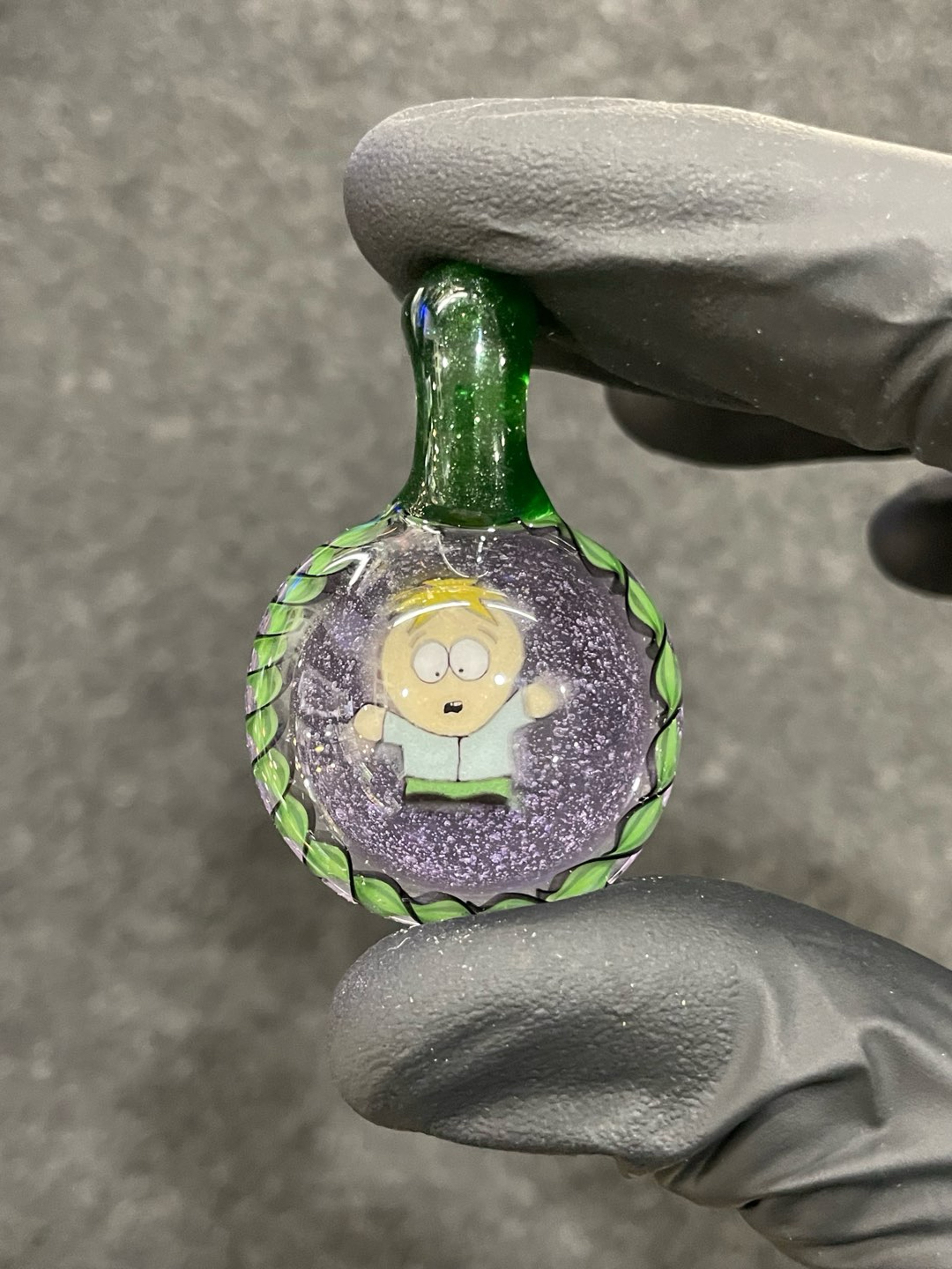 Preview pic of Willstar Glass Butters Millie Pendant