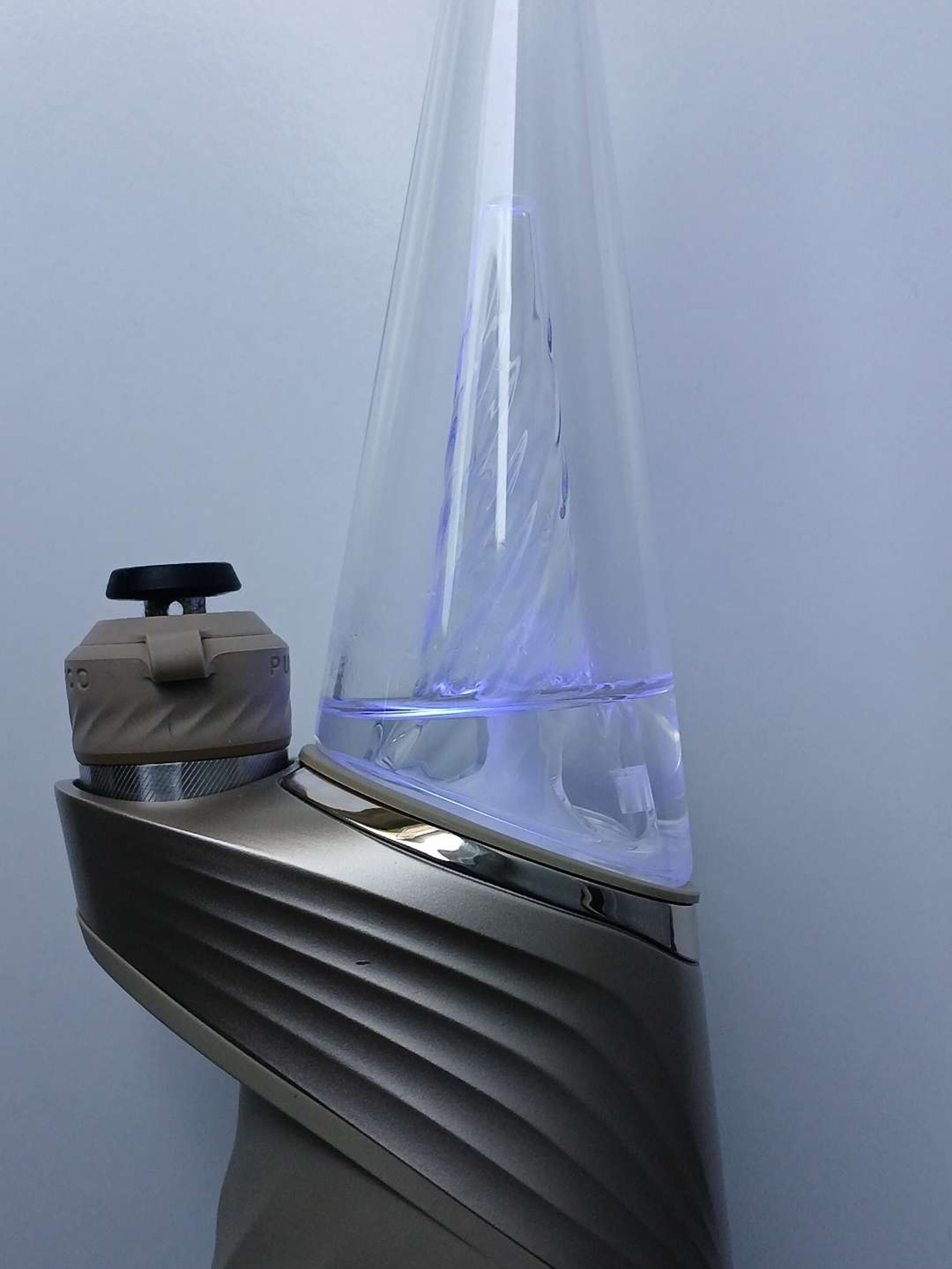 Preview pic of Puffco Peak Pro Tan Edition