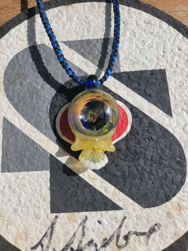 Preview pic of Neebs glass skull pendant