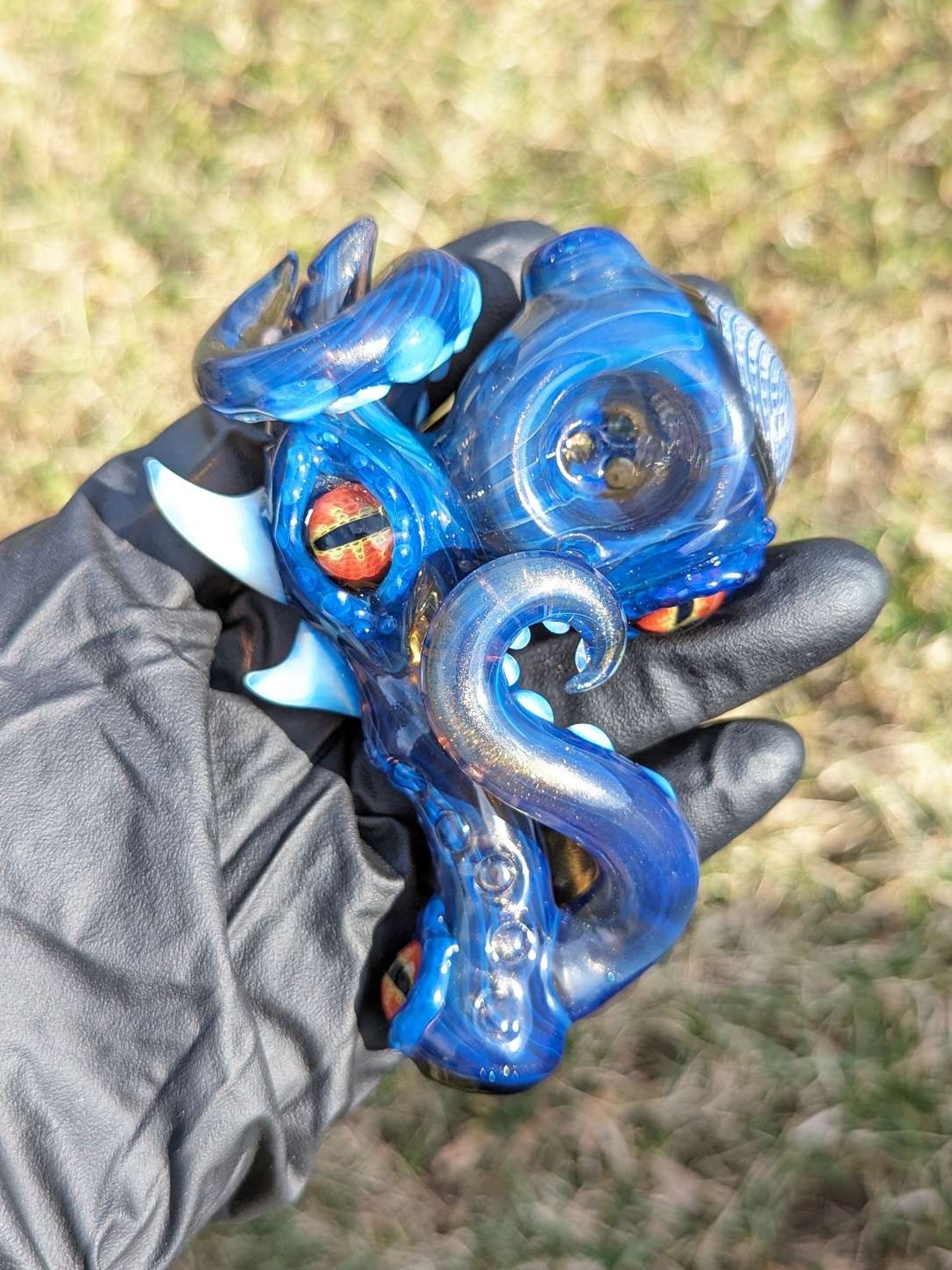 Preview pic of Mako Glass Sea Serpent Hand Pipe