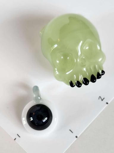 Preview pic of Drewbie Glass - CFL Skull Pendant
