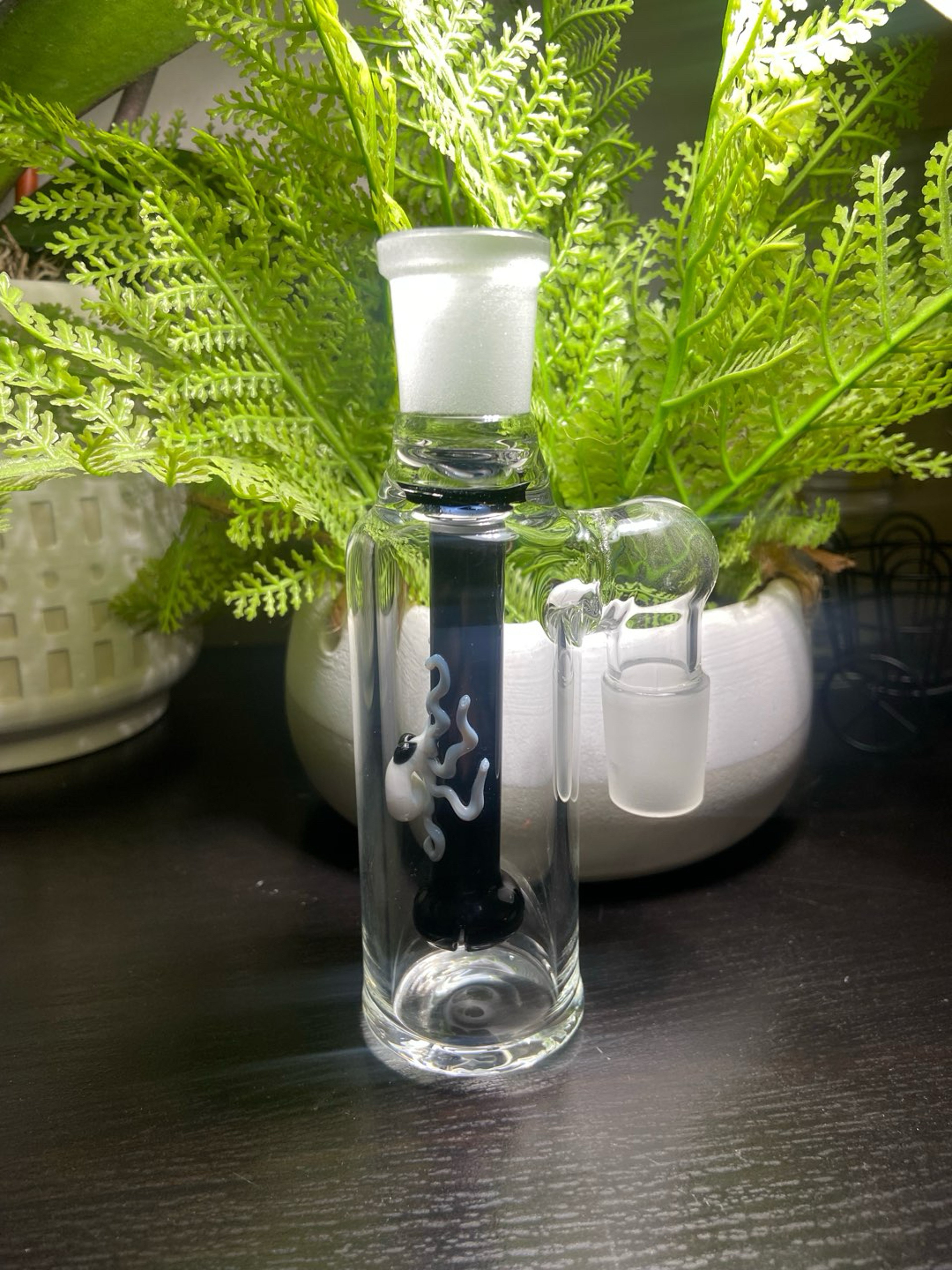 Preview pic of 18MM Shower Head Glass Ash Catcher 90 degree Black (white Octopus).