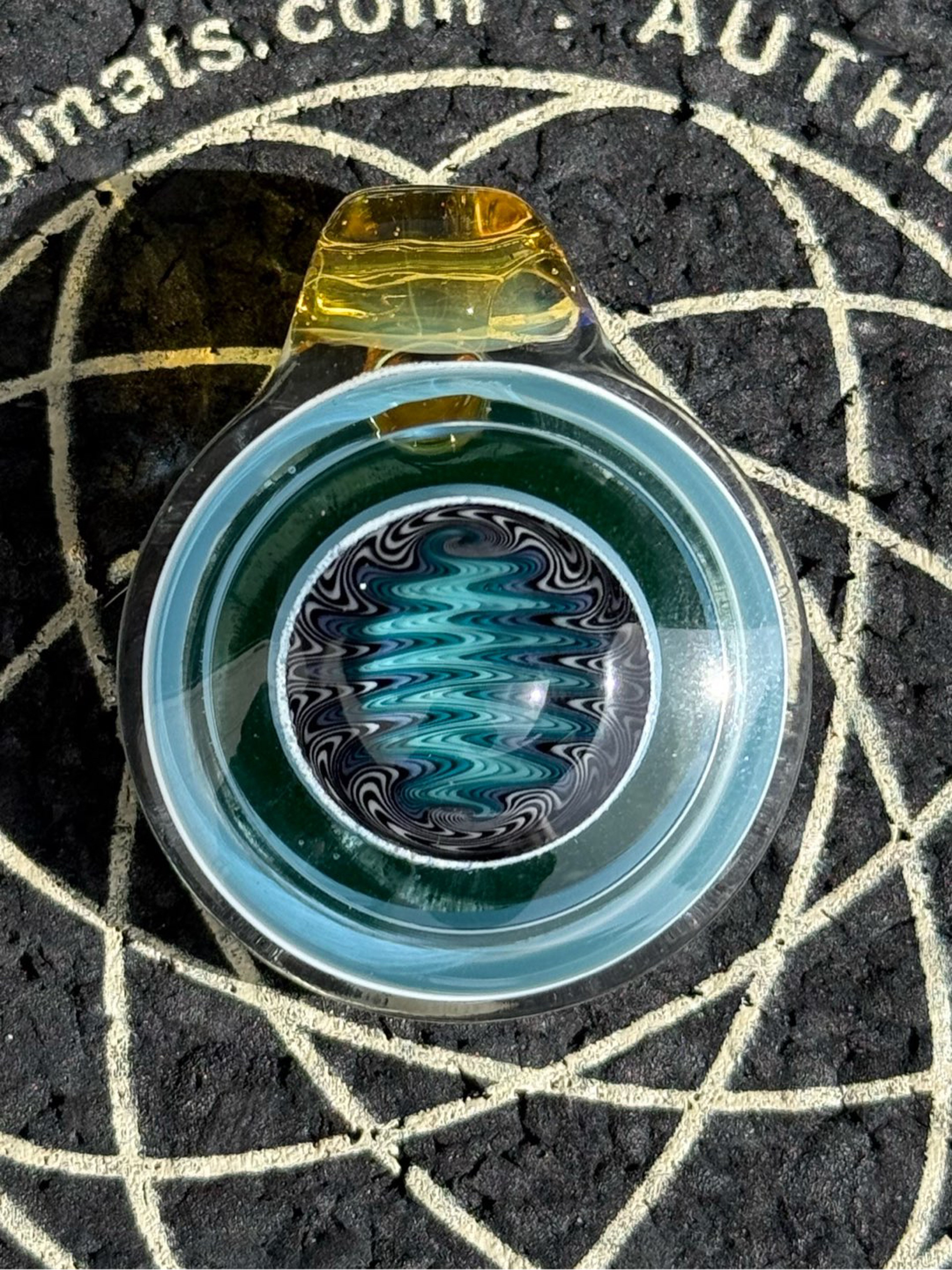 Preview pic of Thump Glass pendant
