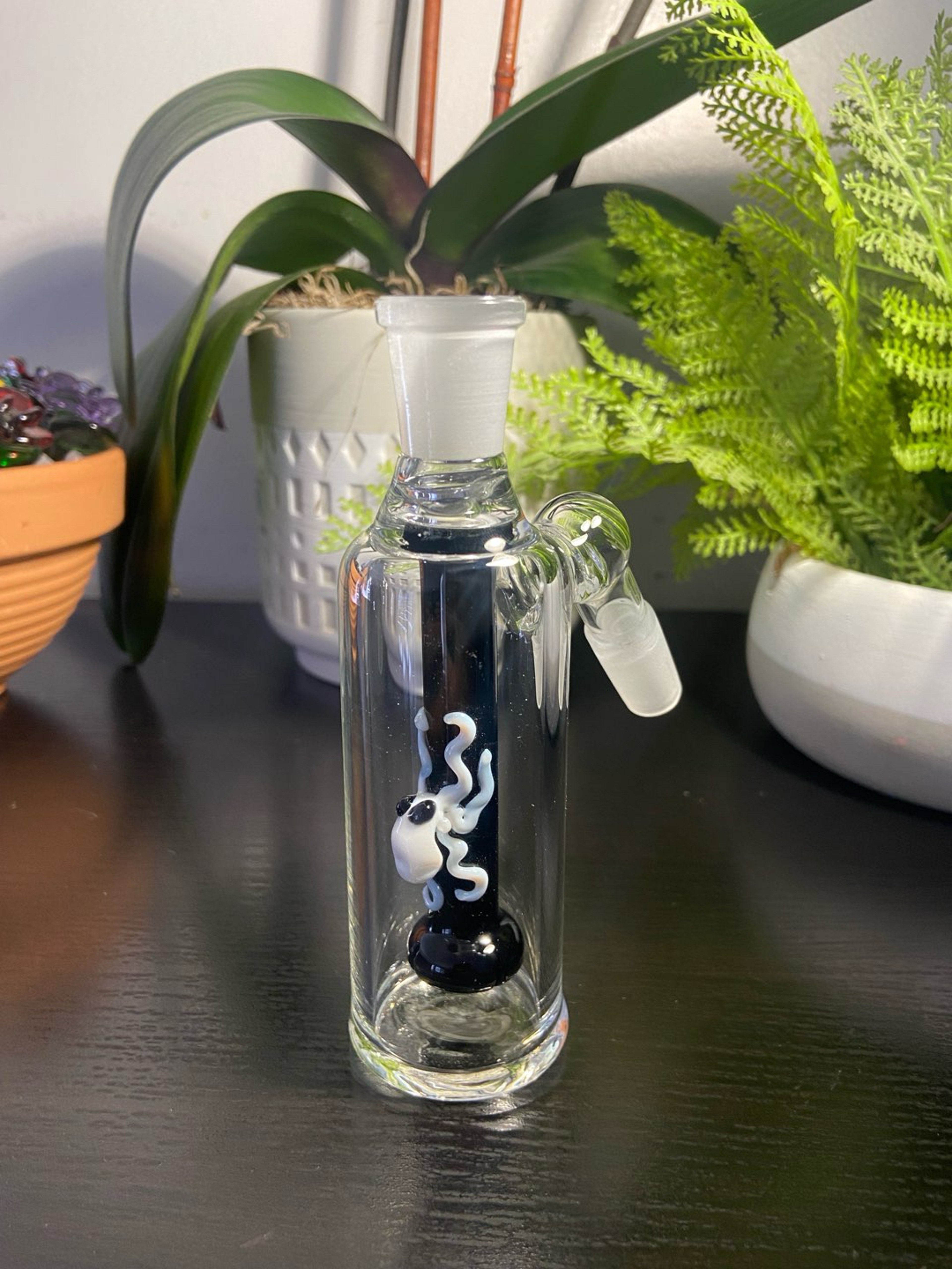 Preview pic of 14mm Thick Glass Ash Catcher 45 degree Black Shower Head (white Octopus)