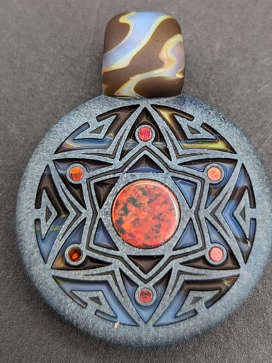 Preview pic of GLASSMAZE PENDANT #3