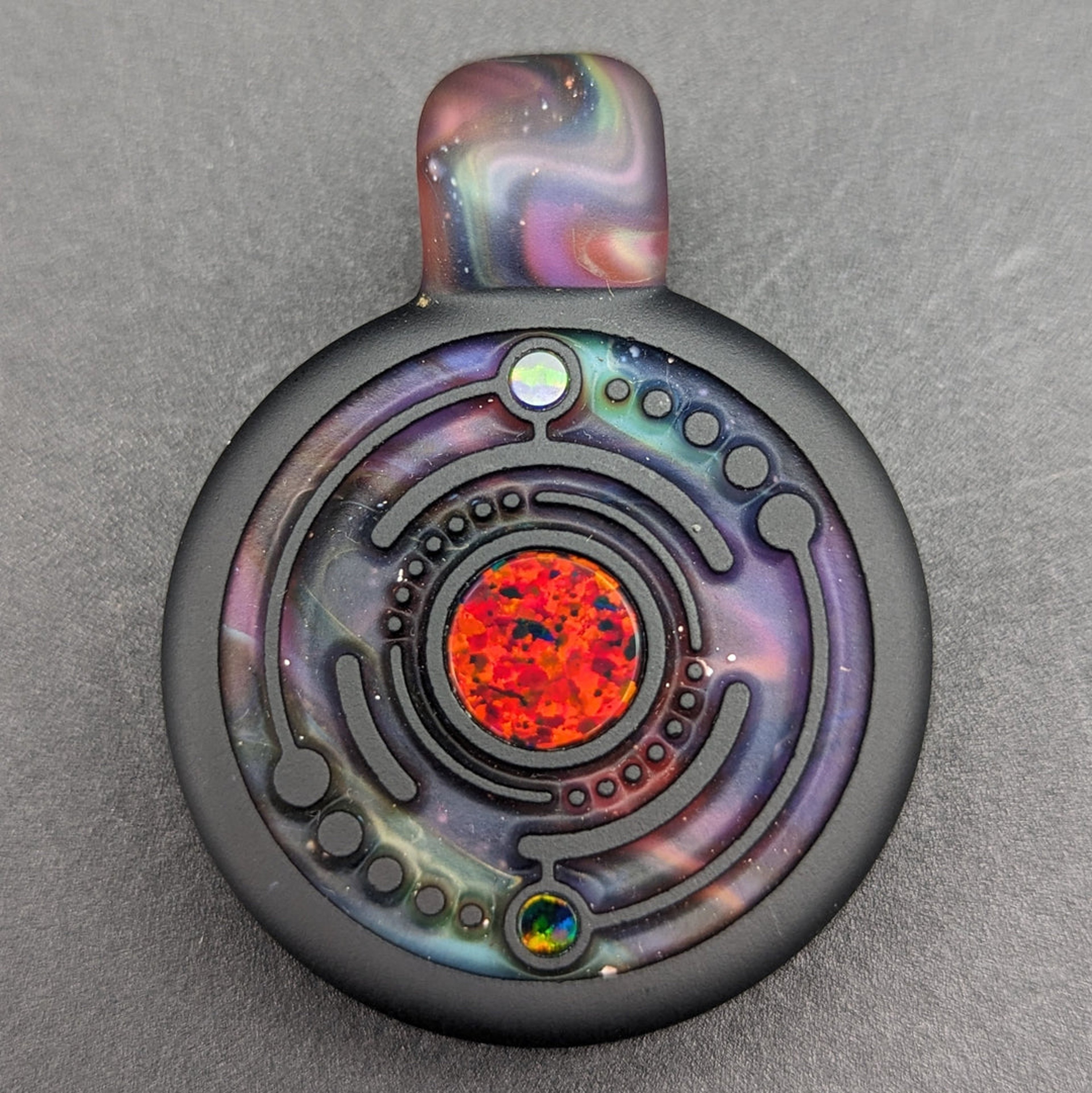 Preview pic of GLASSMAZE PENDANT #8