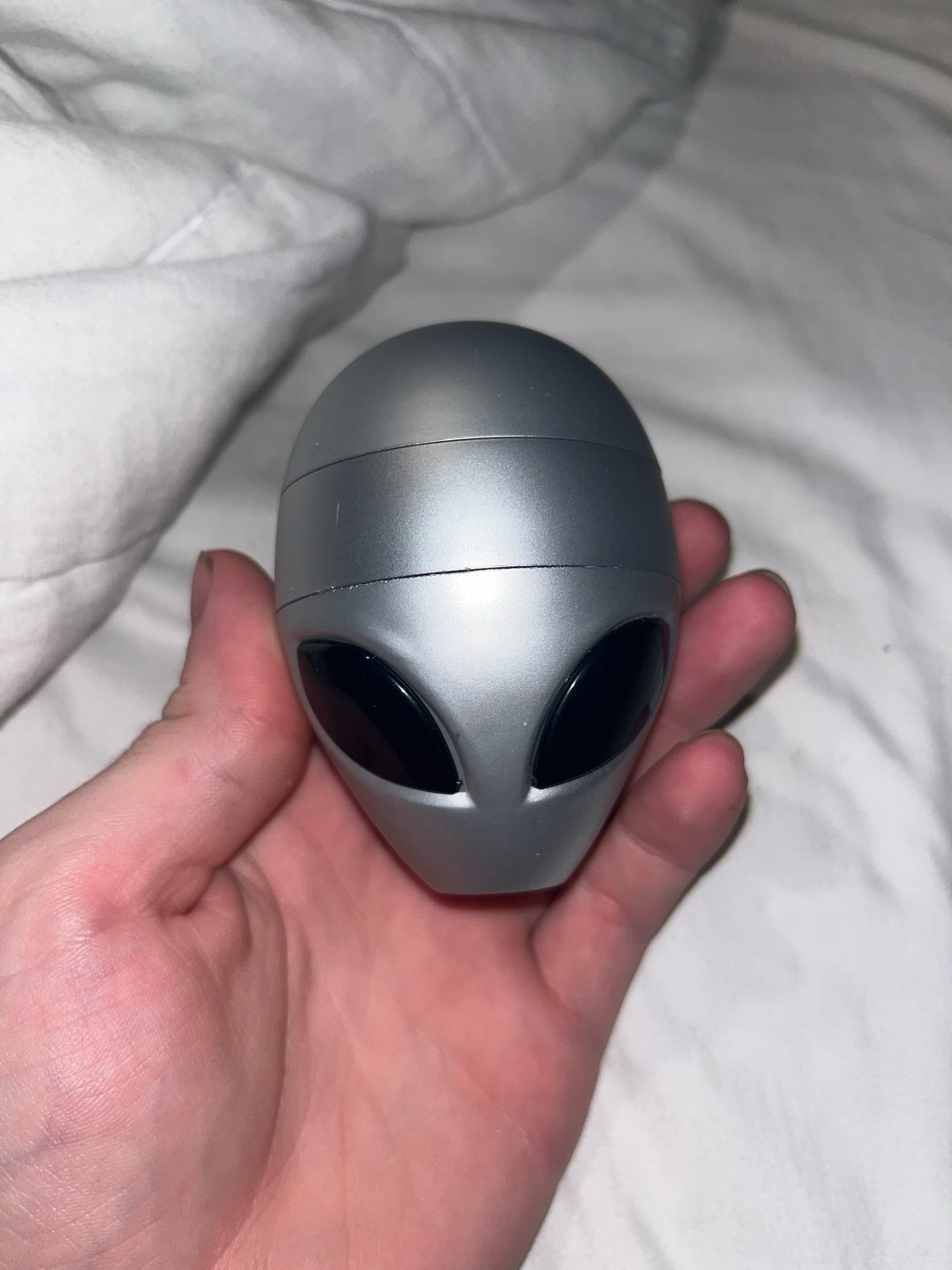 Preview pic of Silver Alien Grinder