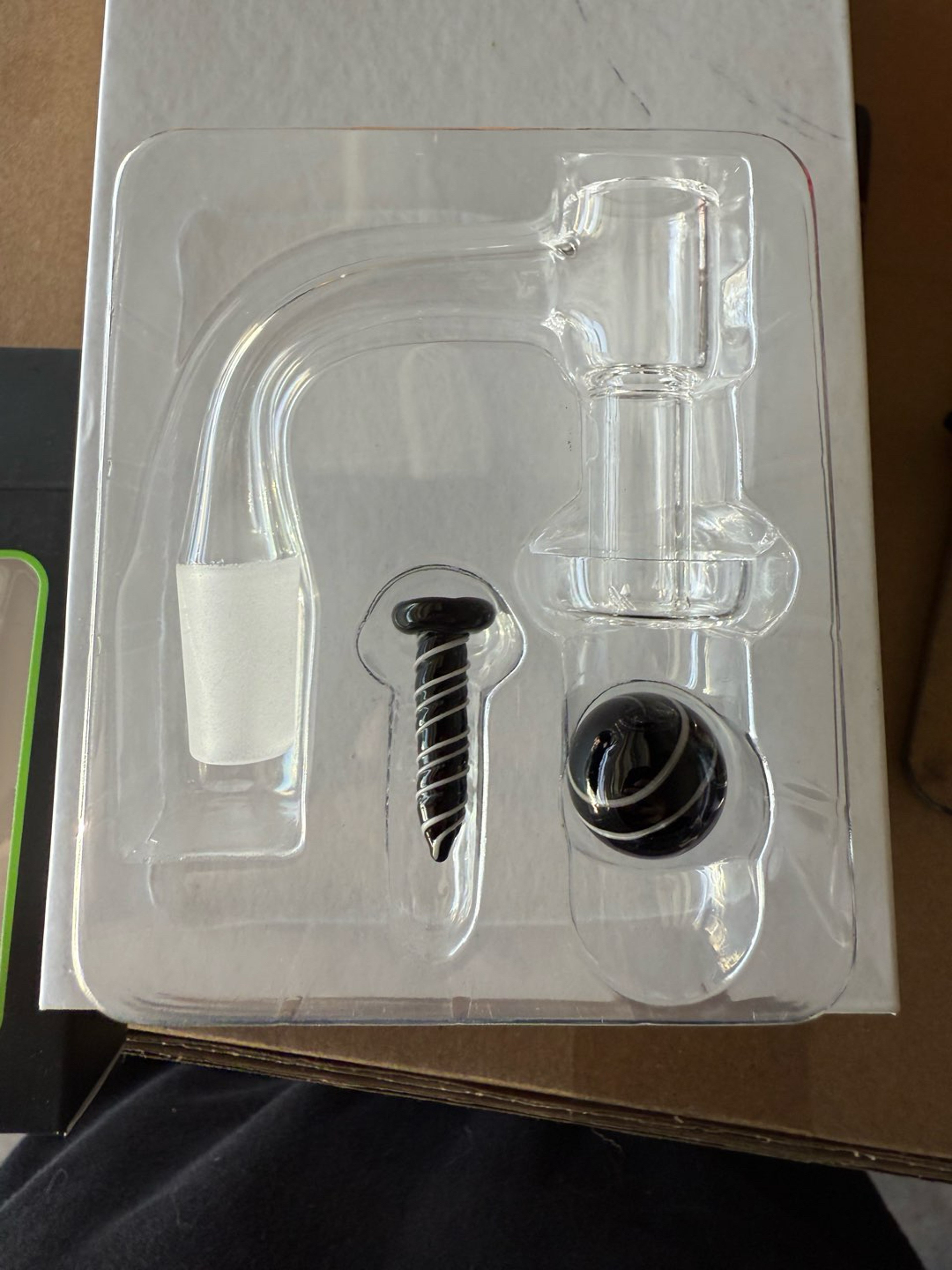 Preview pic of Clover Glass Screw Banger