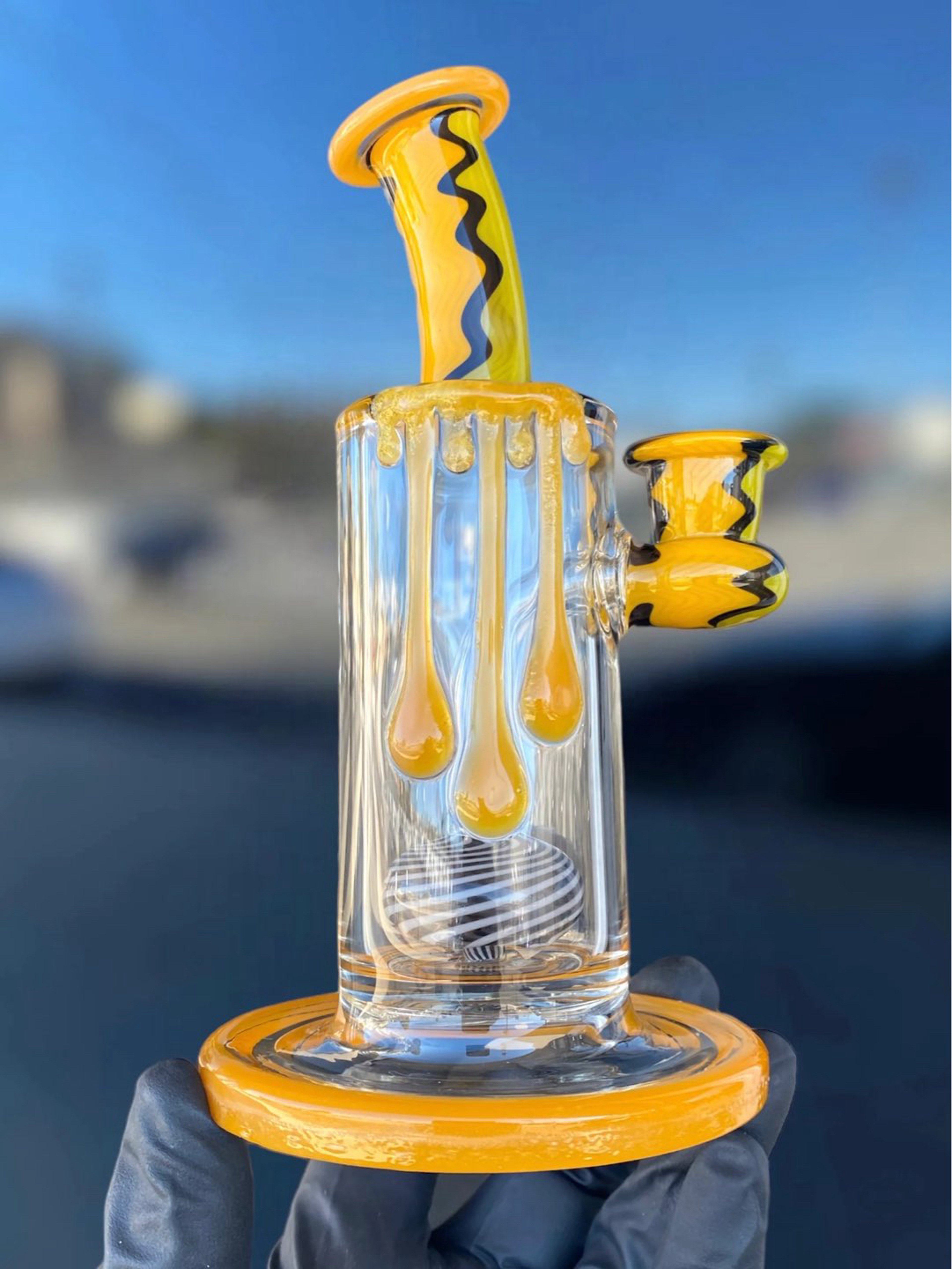 Preview pic of GEEWESTGLASS Wig Wag Donut Jammer by Uzzi Glass