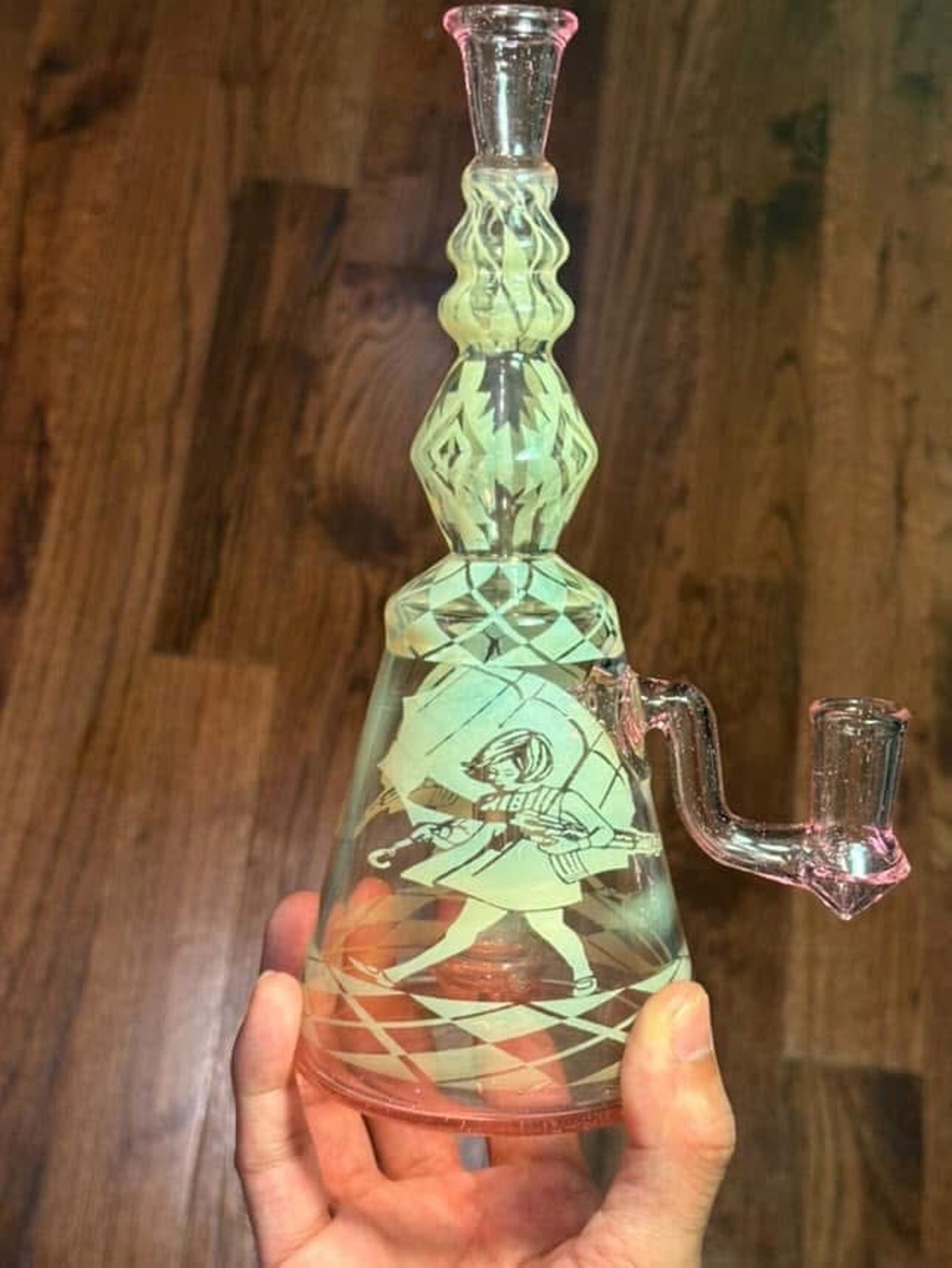 Preview pic of Slinger assault girl x coolhandsuze collab 14mm serum rig