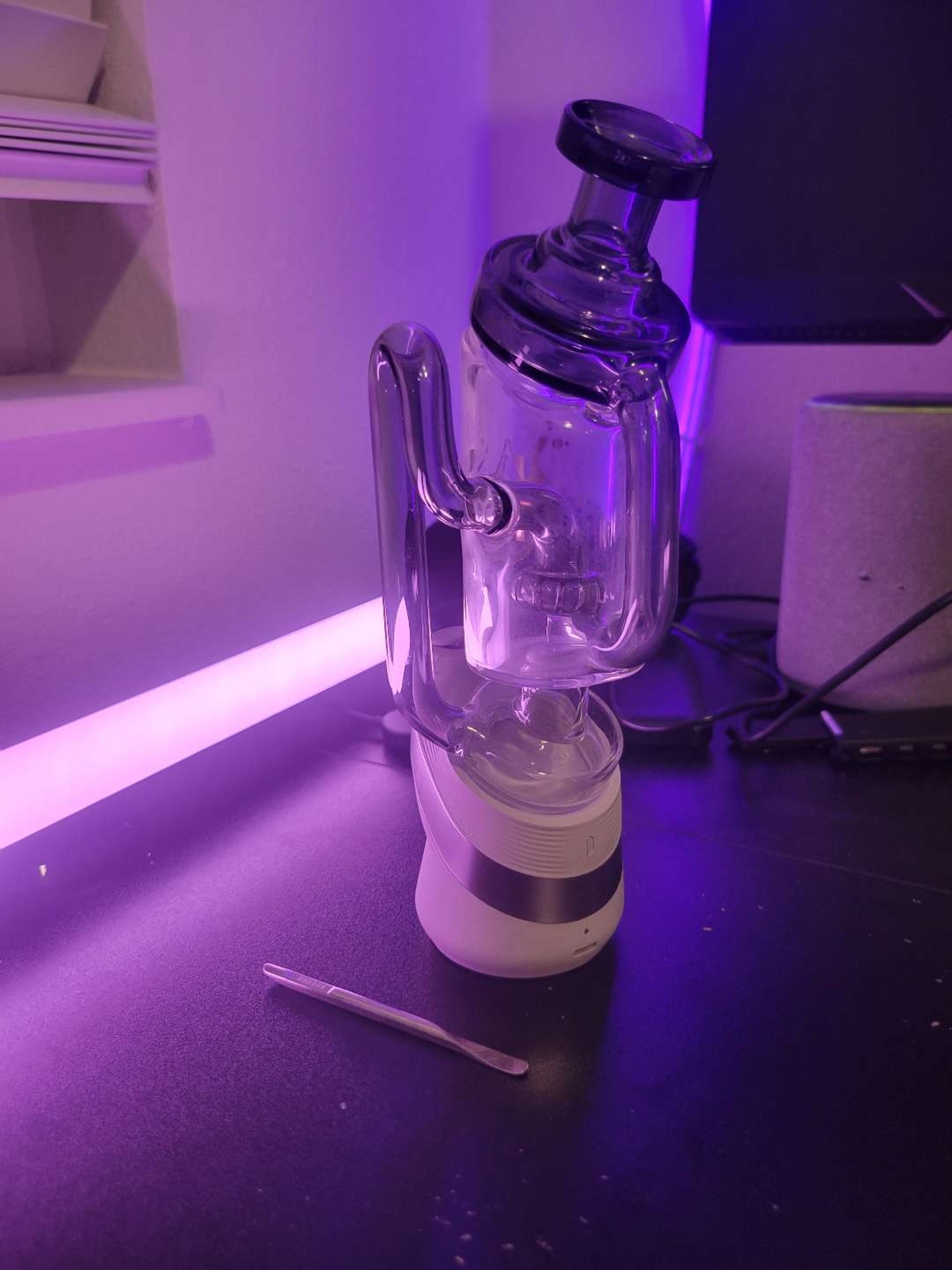 Preview pic of Puffco new peak with recycler glass