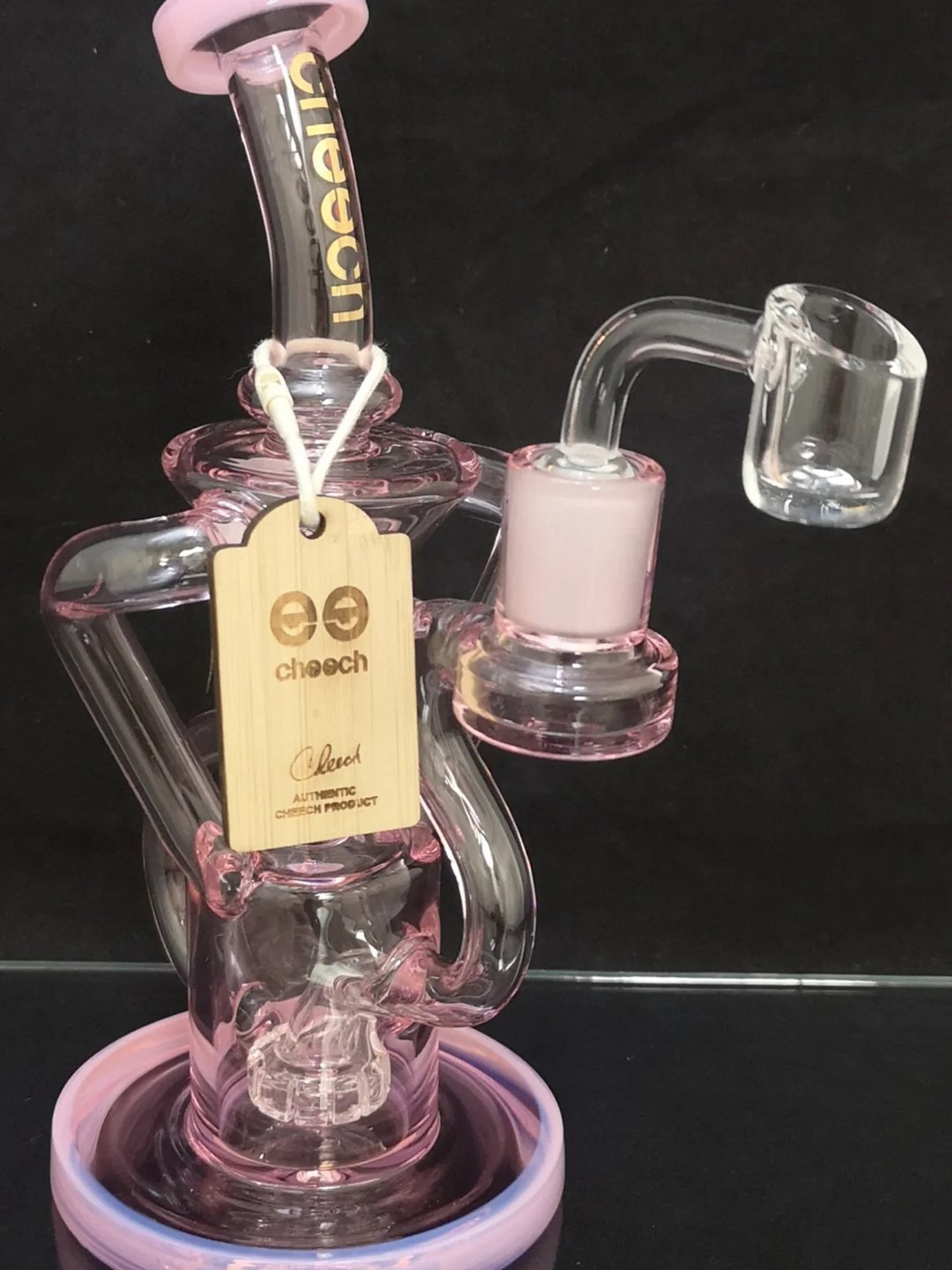 Preview pic of ISO A CHEECH BONG LIKE THIS BUT WAS GREEN