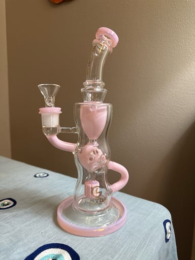 Preview pic of Pretty Pink Bong