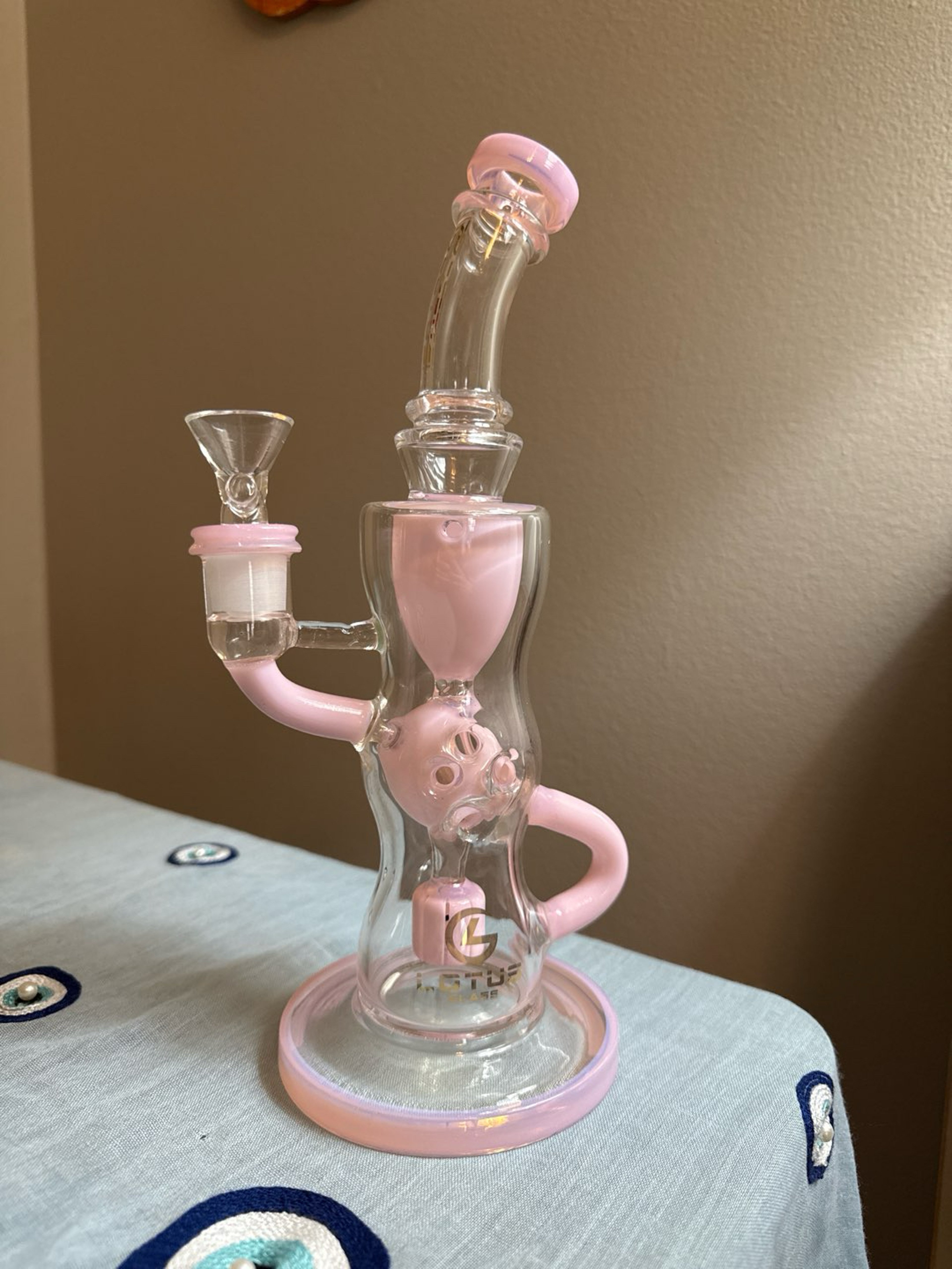 Preview pic of Pretty Pink Bong