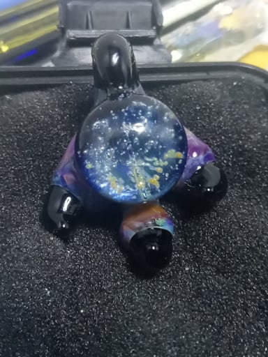 Preview pic of HEADY,COLLECTIBLE, GLASS DRAGONS CLAW IN LOKIS LIPSTICK!