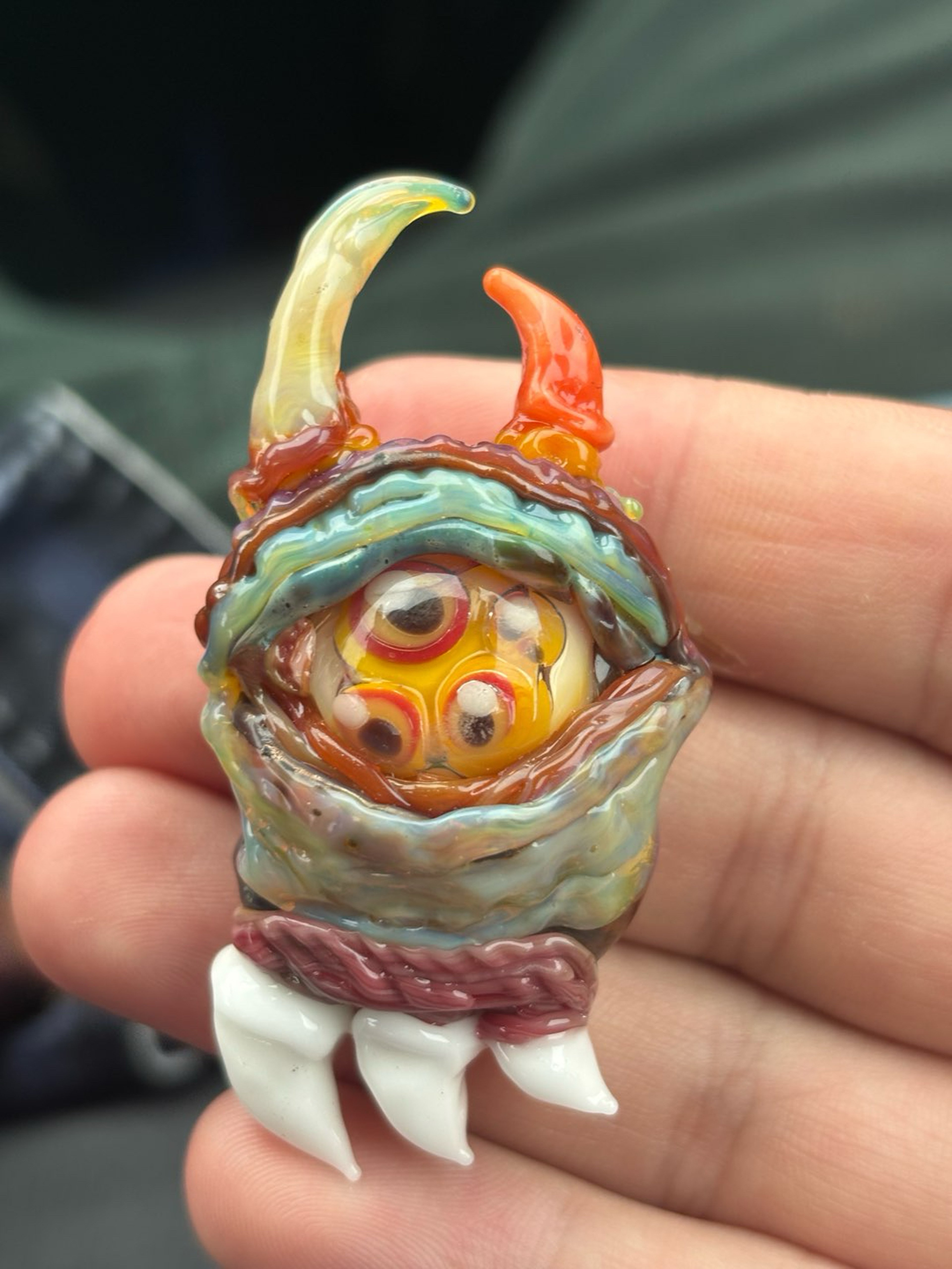 Preview pic of Multi-iris tooth horn eye creature sculpture