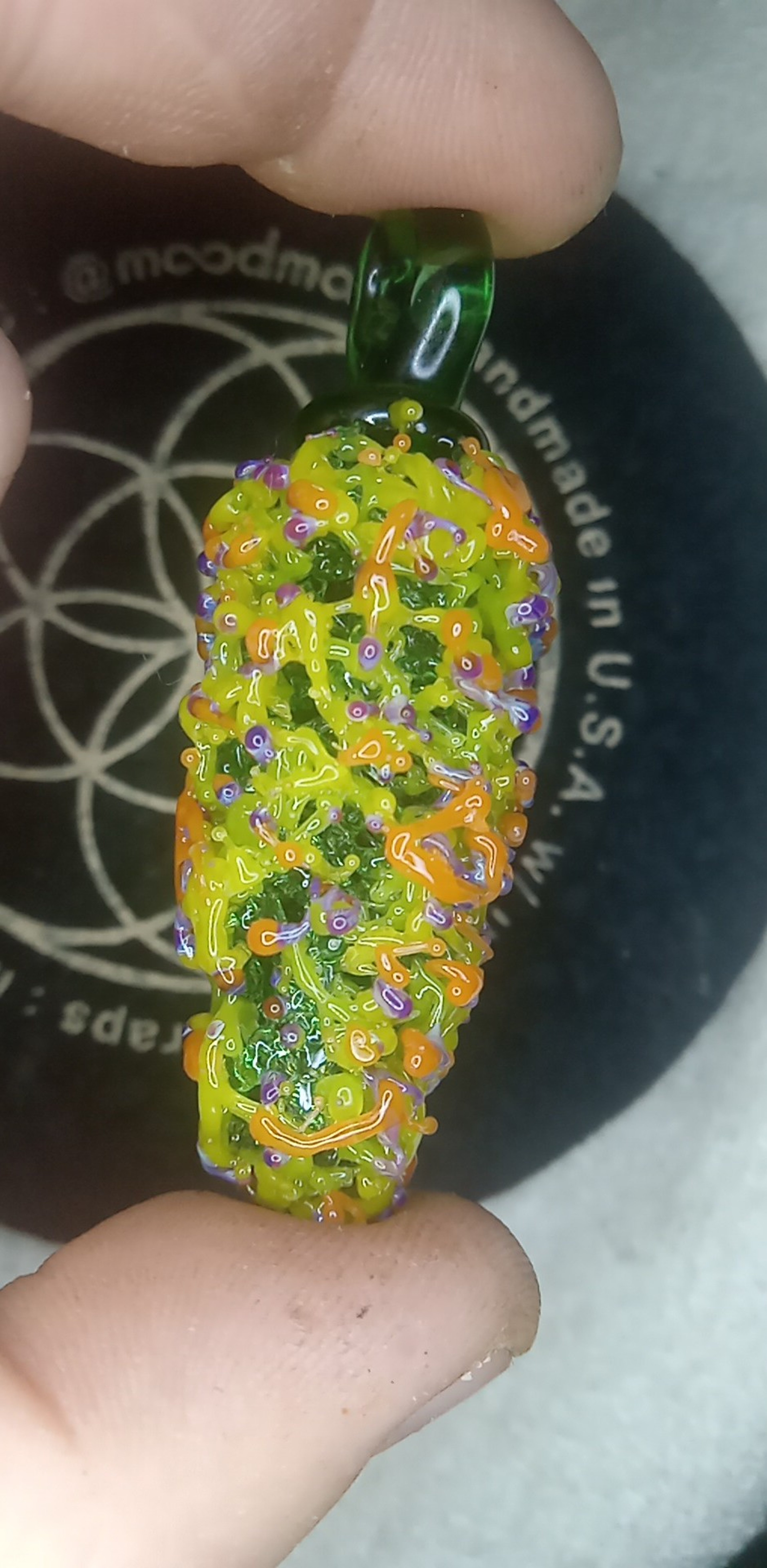 Preview pic of HEADY GLASS, HIGH QUALITY, DETAILED, GLASS FLOWER PENDANT!