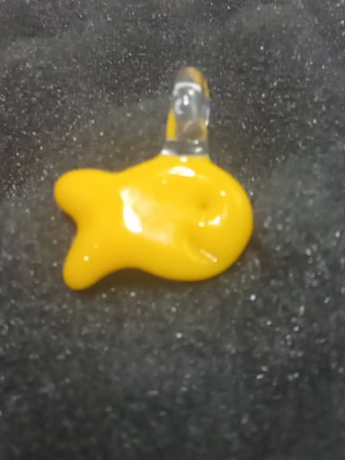 Preview pic of HEADY, COLLECTIBLE, GLASS GOLDFISH SNACK CRACKER PENDANT!