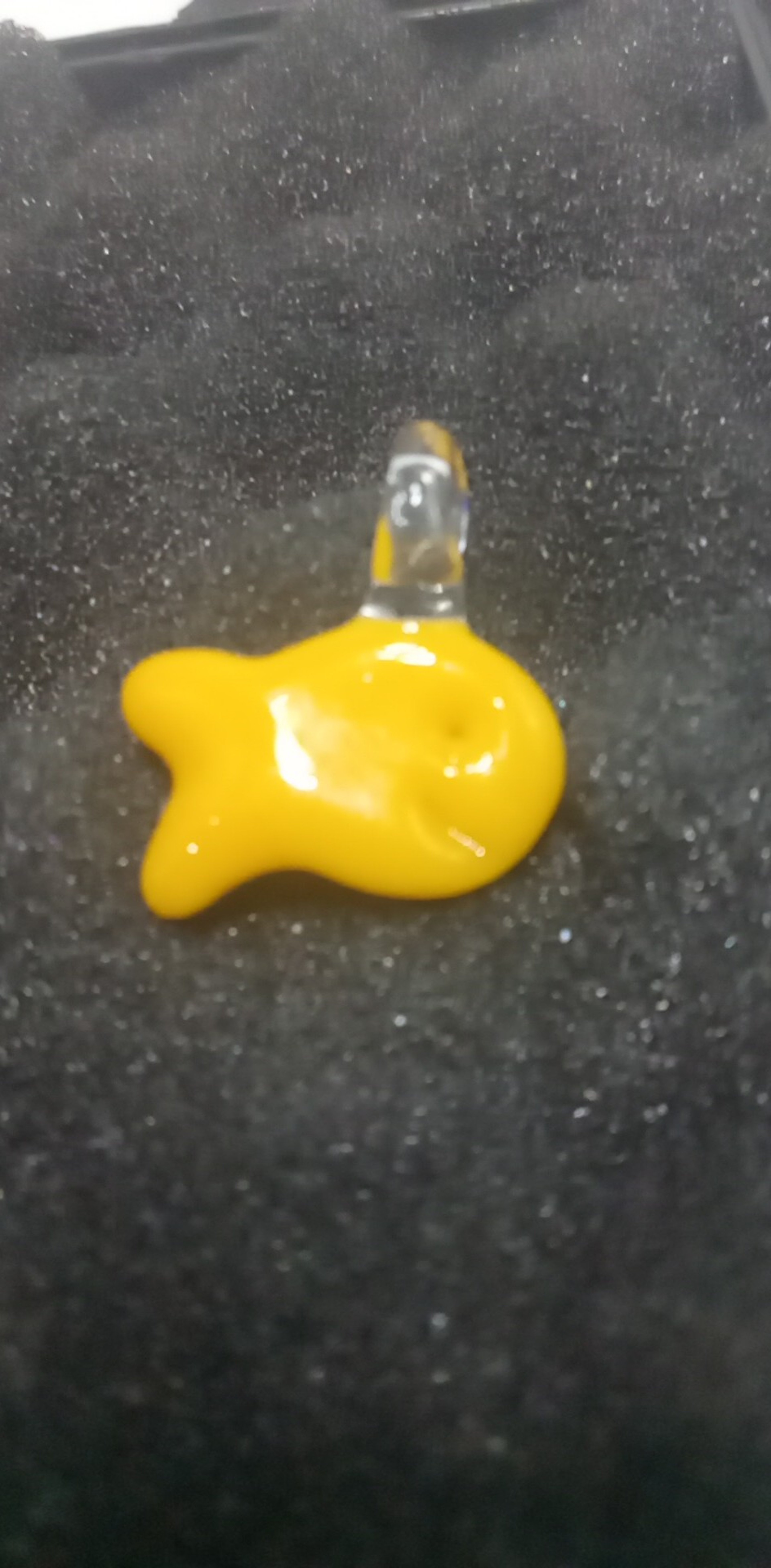 Preview pic of HEADY, COLLECTIBLE, GLASS GOLDFISH SNACK CRACKER PENDANT!