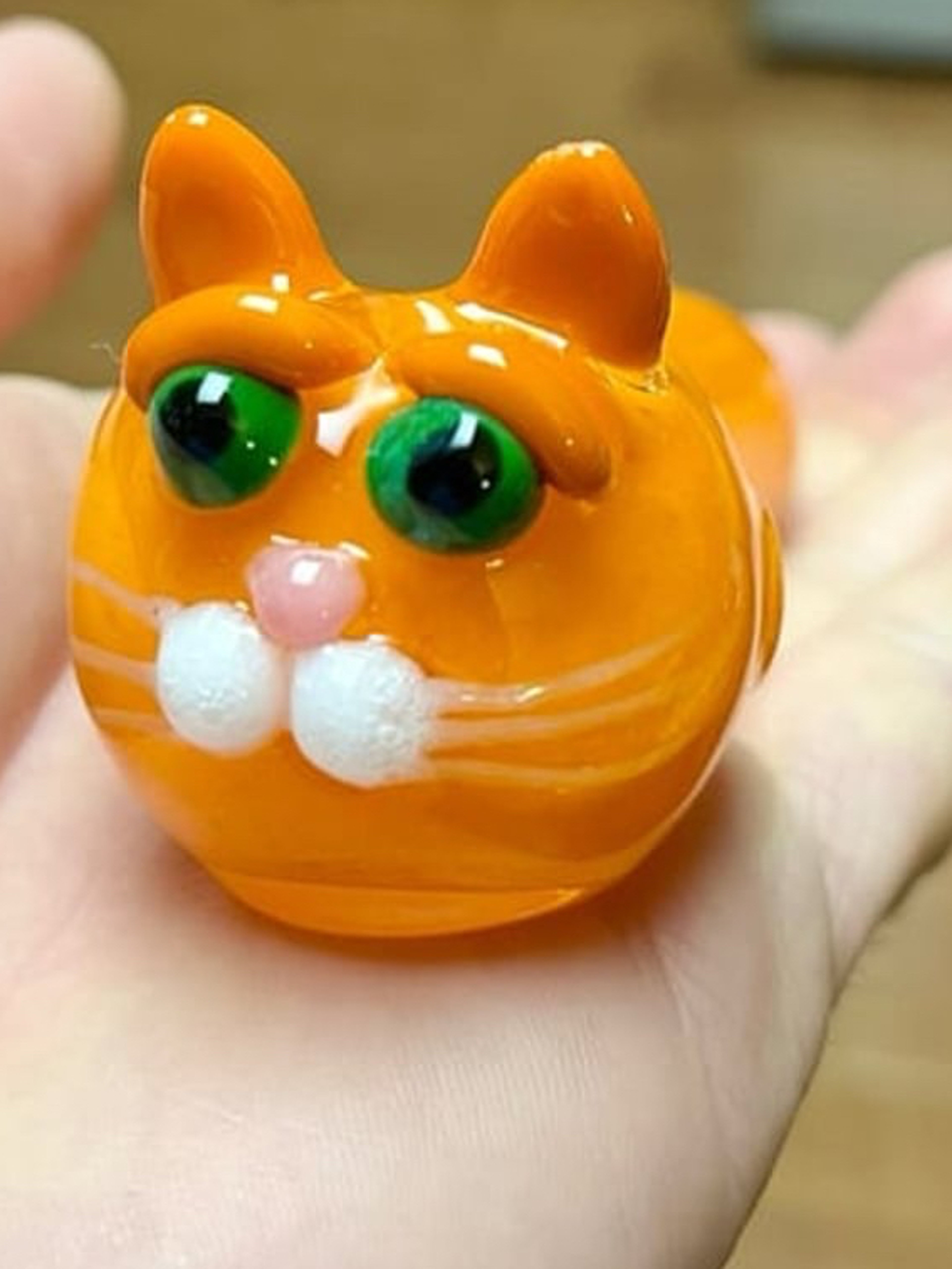 Preview pic of Lava Orange Cat pipe.