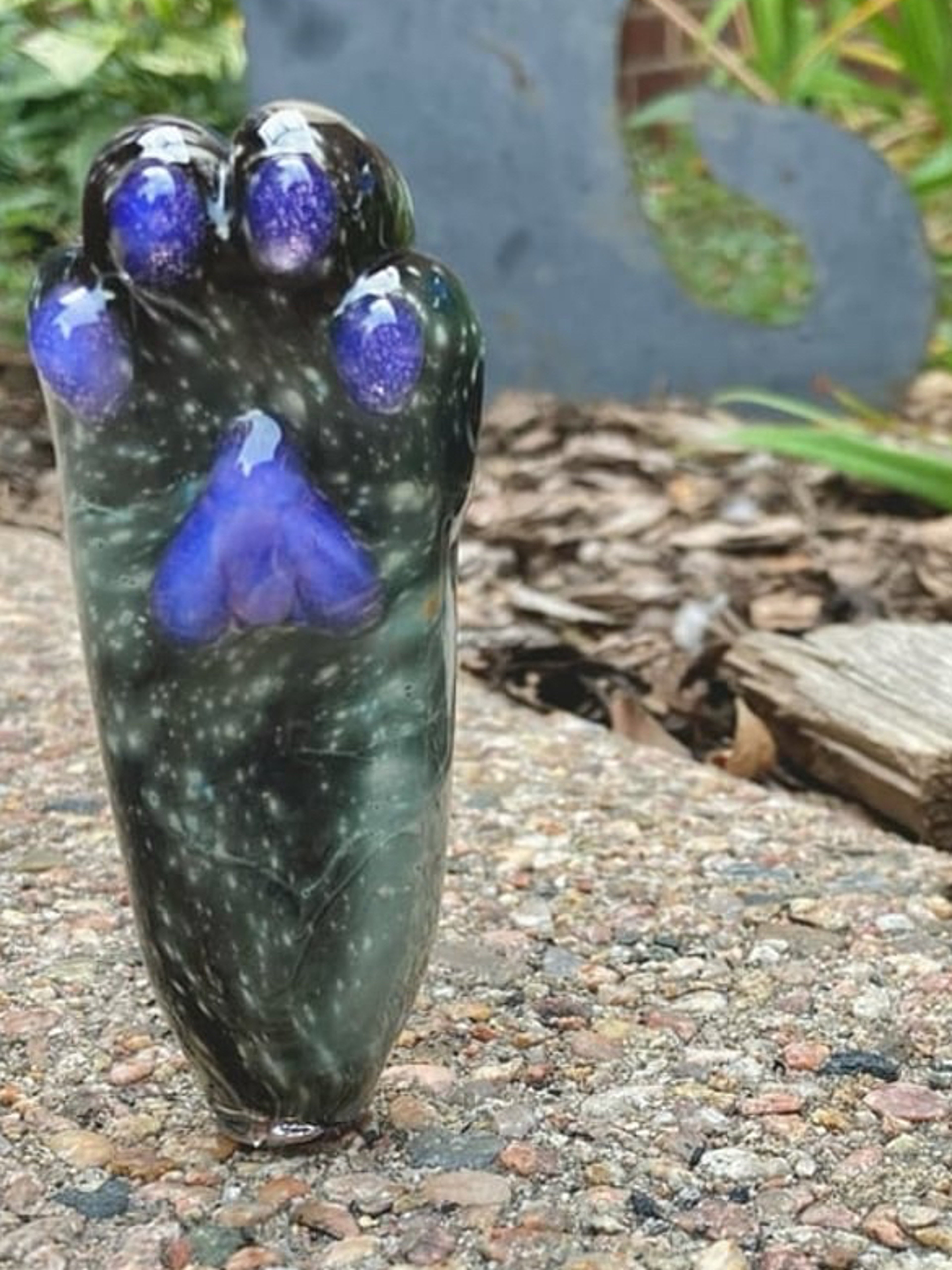 Preview pic of Space Cat Paw Pipe.