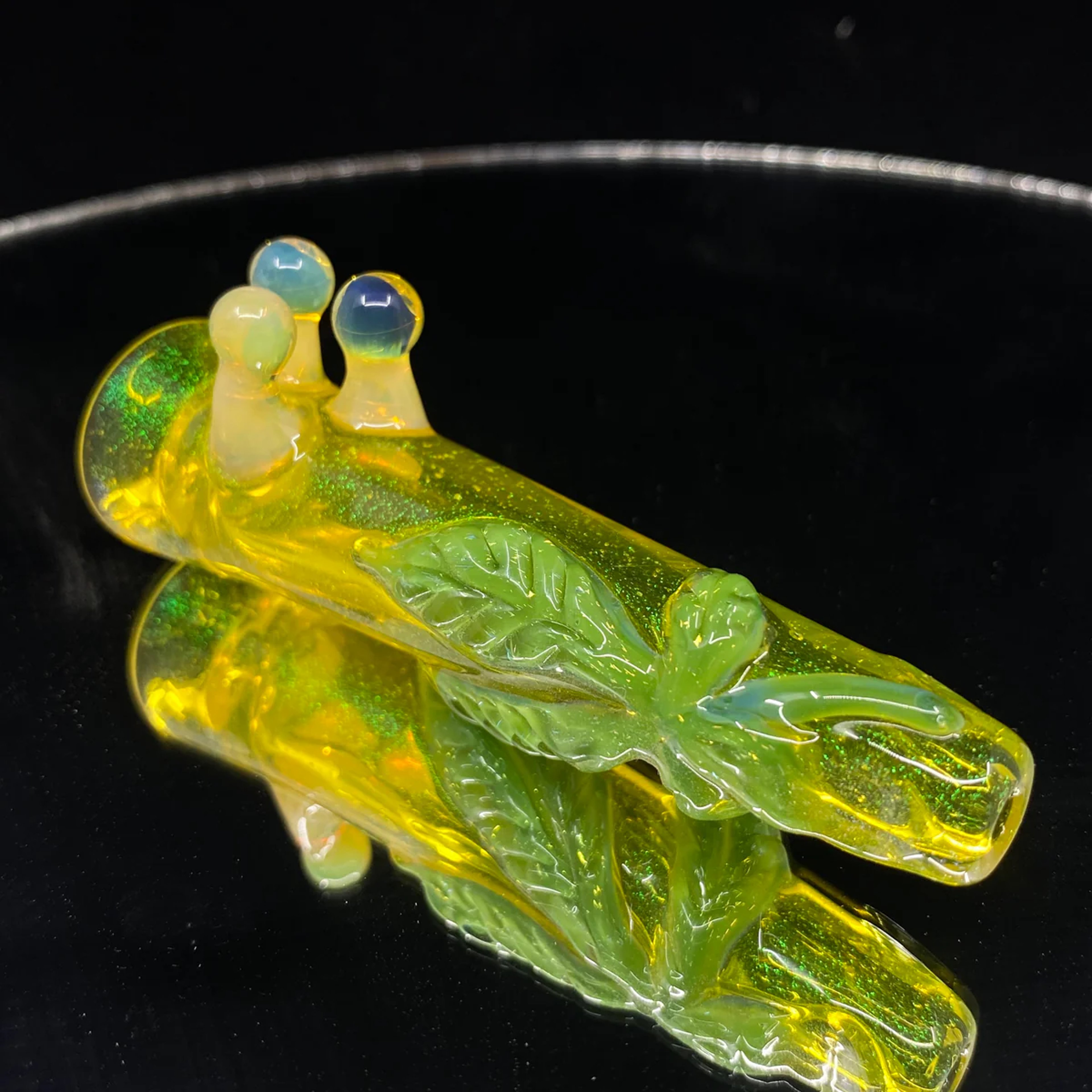 Preview pic of Mr Gray Dicro Trichome and Leaf Onie