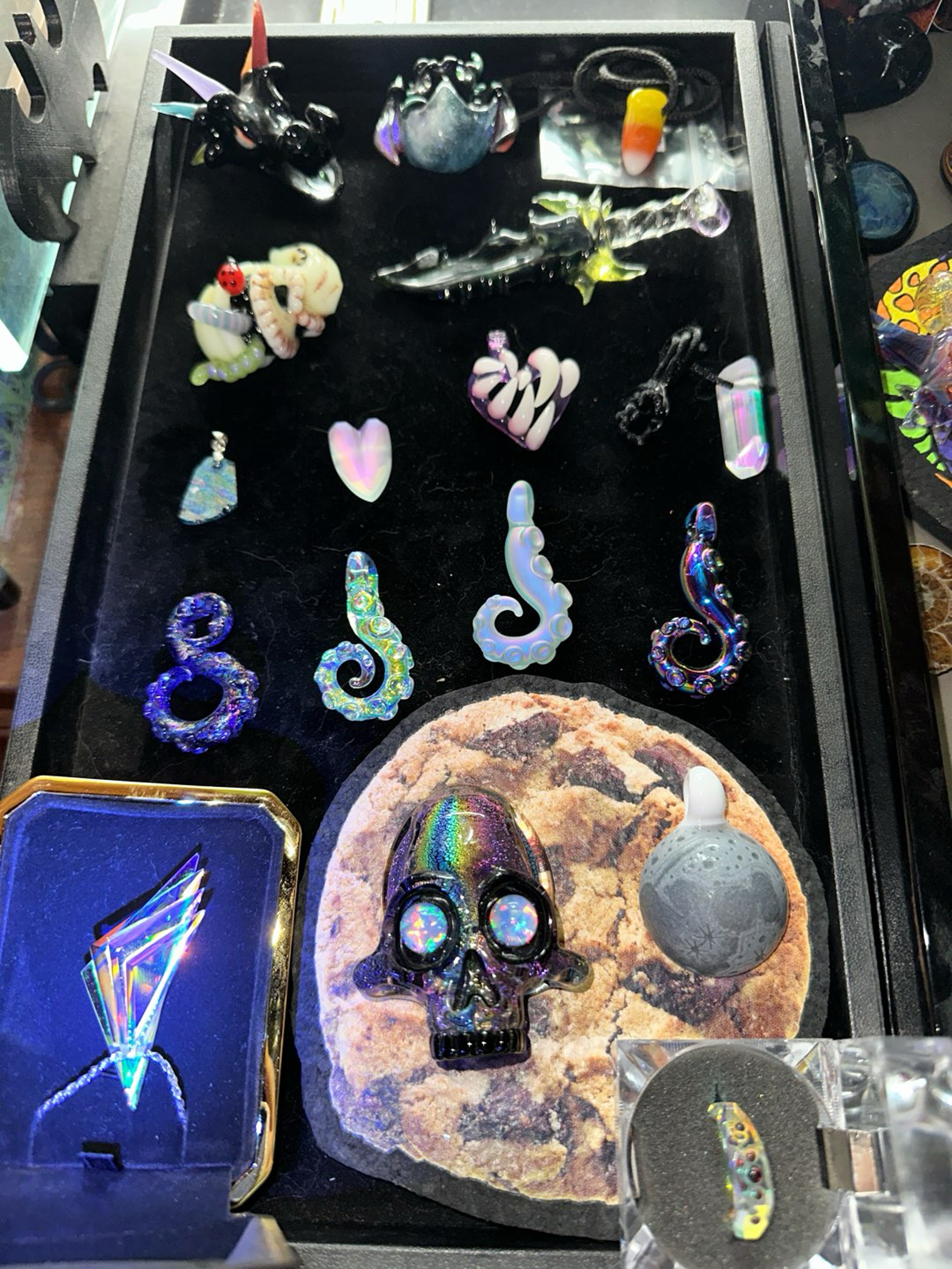 Preview pic of Pendant Collection