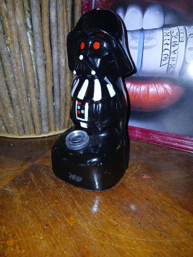 Preview pic of Darth Vader bong