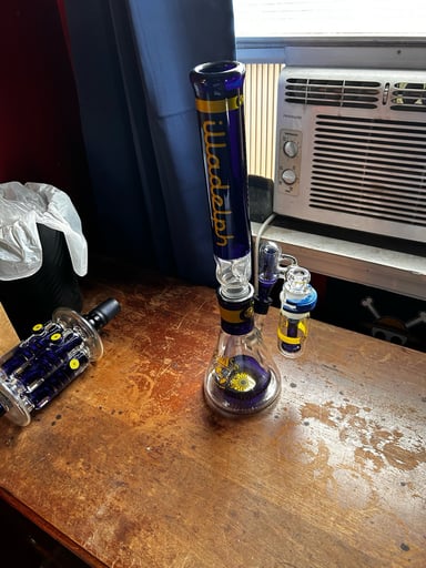 Preview pic of Illadelph Gallery Collins beakers with quad coil