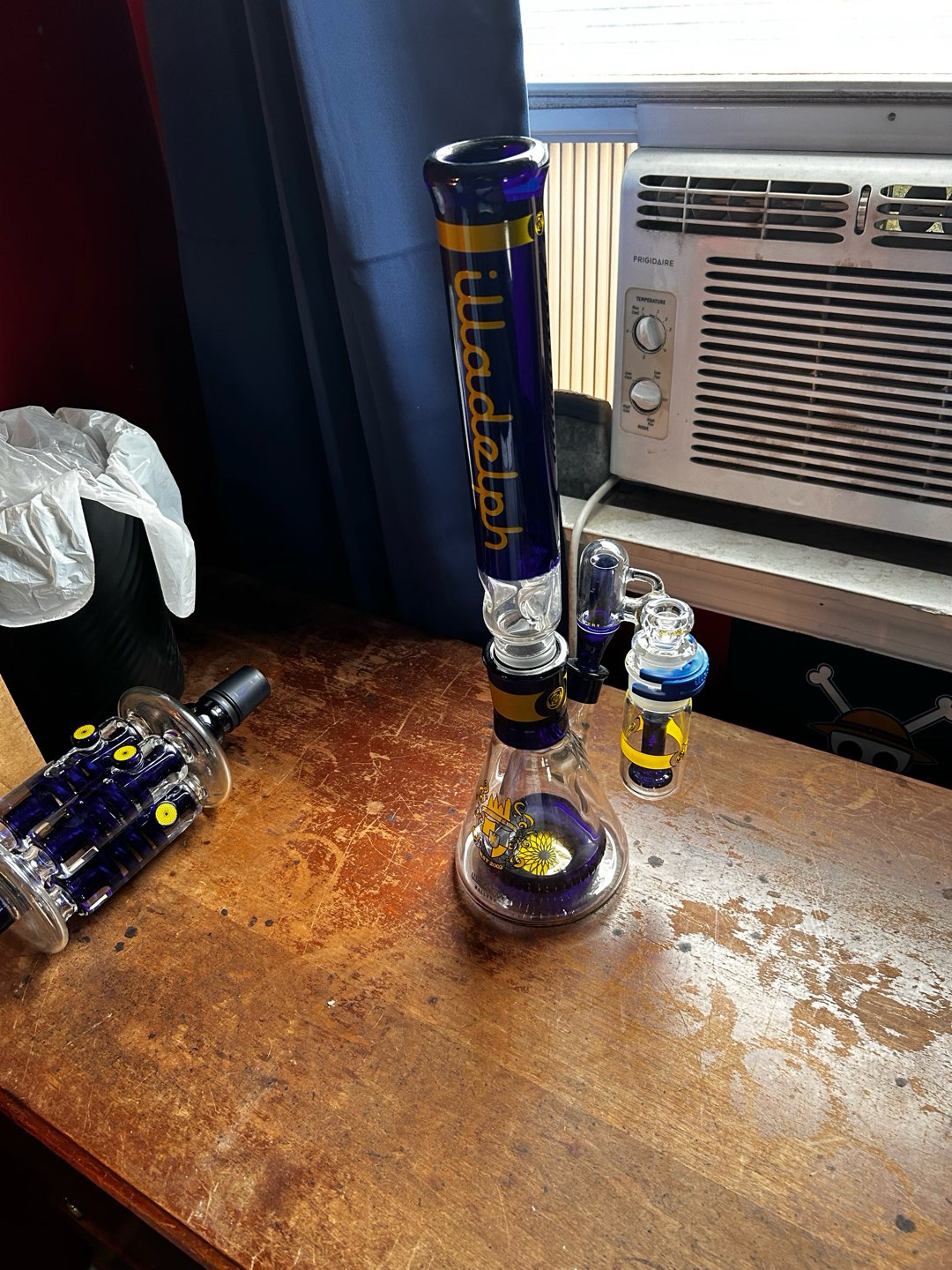 Preview pic of Illadelph Gallery Collins beakers with quad coil