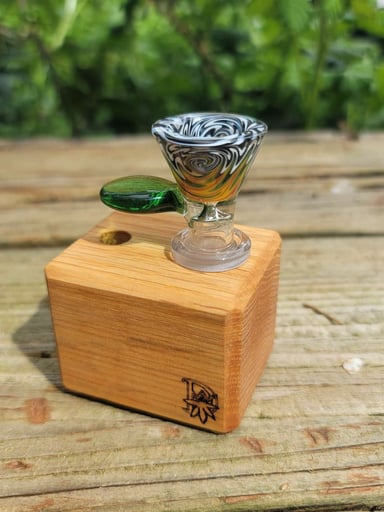 Preview pic of 14mm black&white/Rasta wig wag slide with Oak stand
