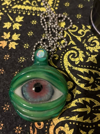 Preview pic of Eye pendant