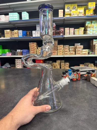 Preview pic of Curvy beaker bong