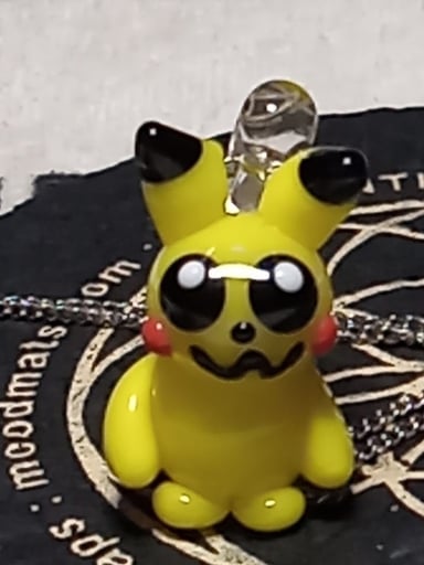Preview pic of COLLECTIBLE,HEADY,CUSTOM,GLASS,PIKACHU PENDANT!