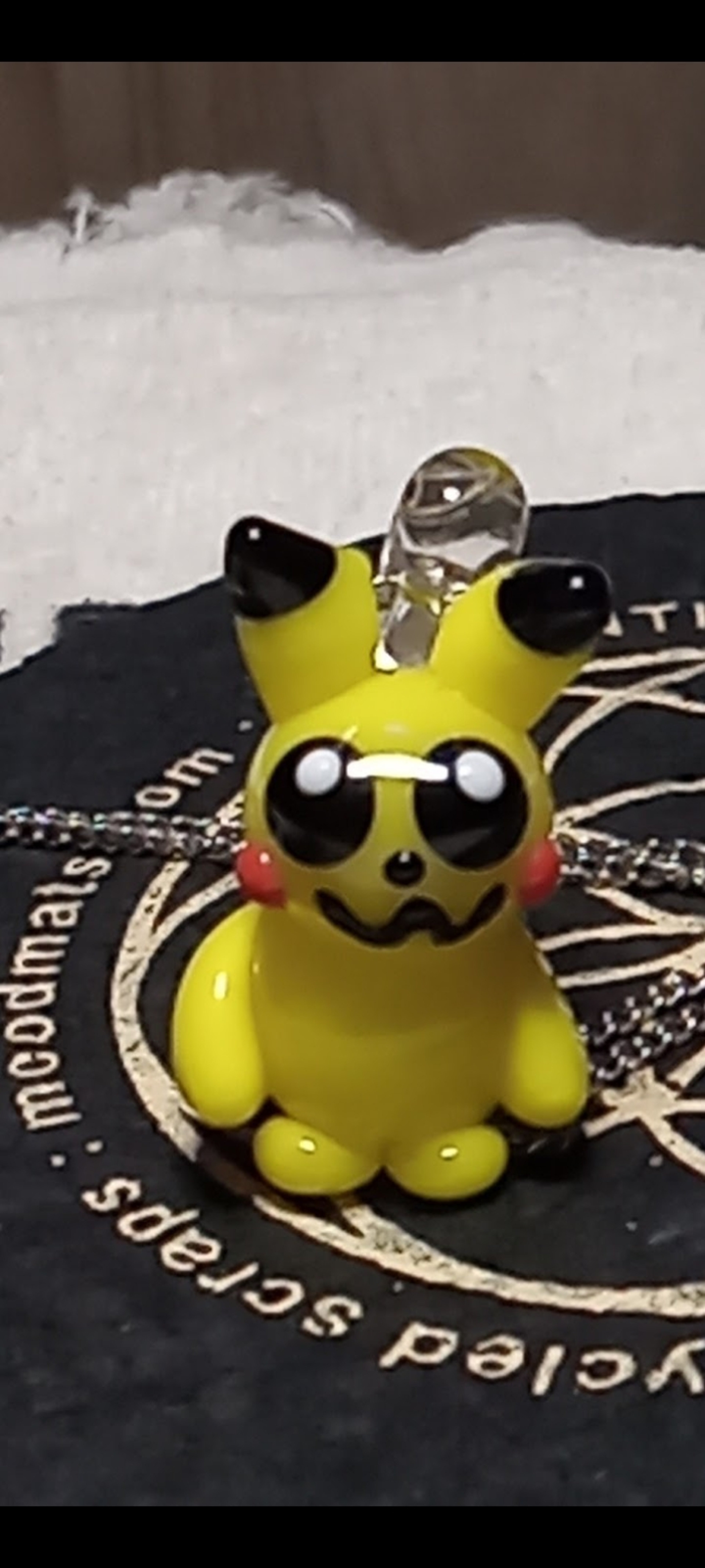 Preview pic of COLLECTIBLE,HEADY,CUSTOM,GLASS,PIKACHU PENDANT!