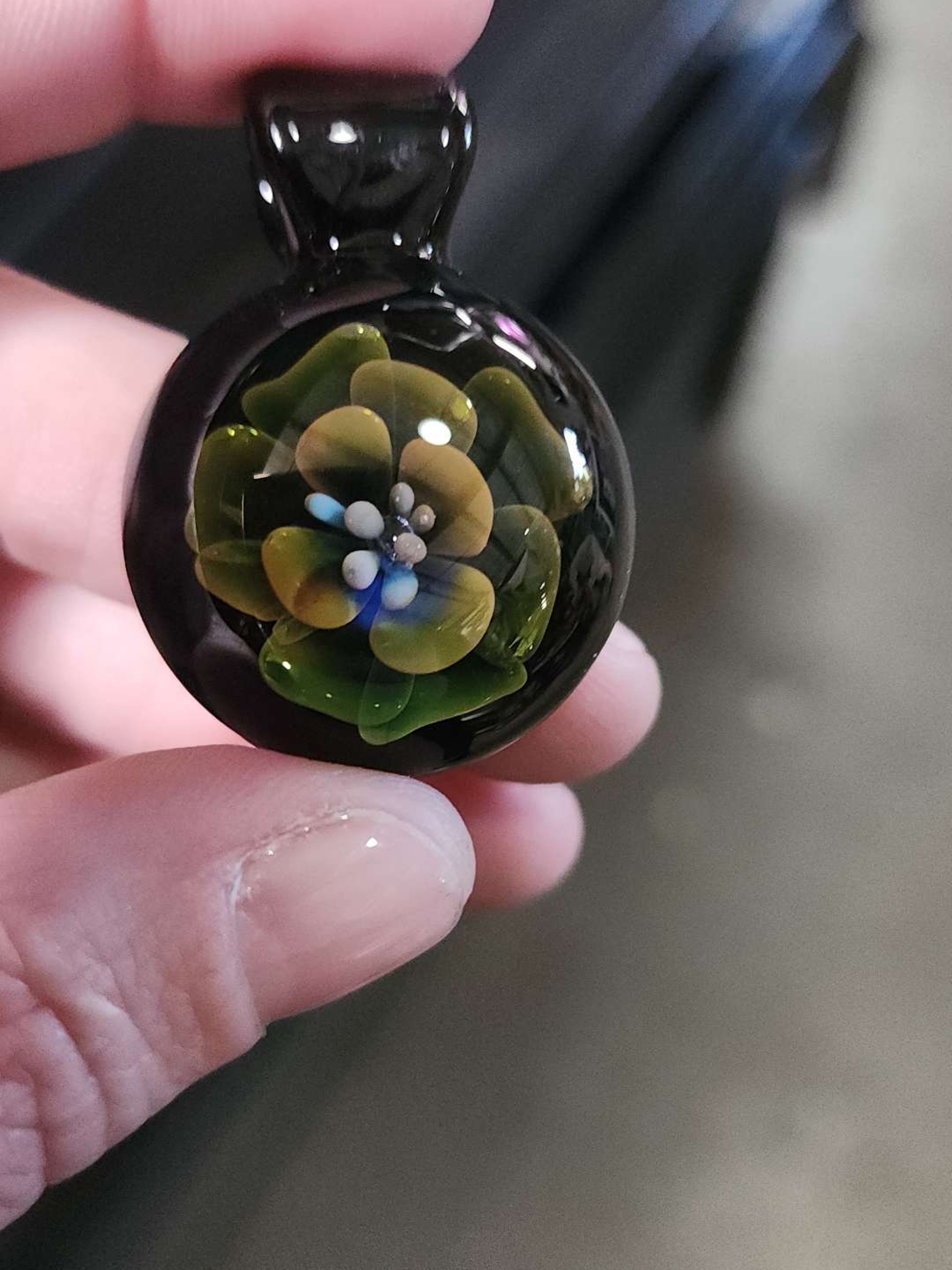 Preview pic of Flower pendant