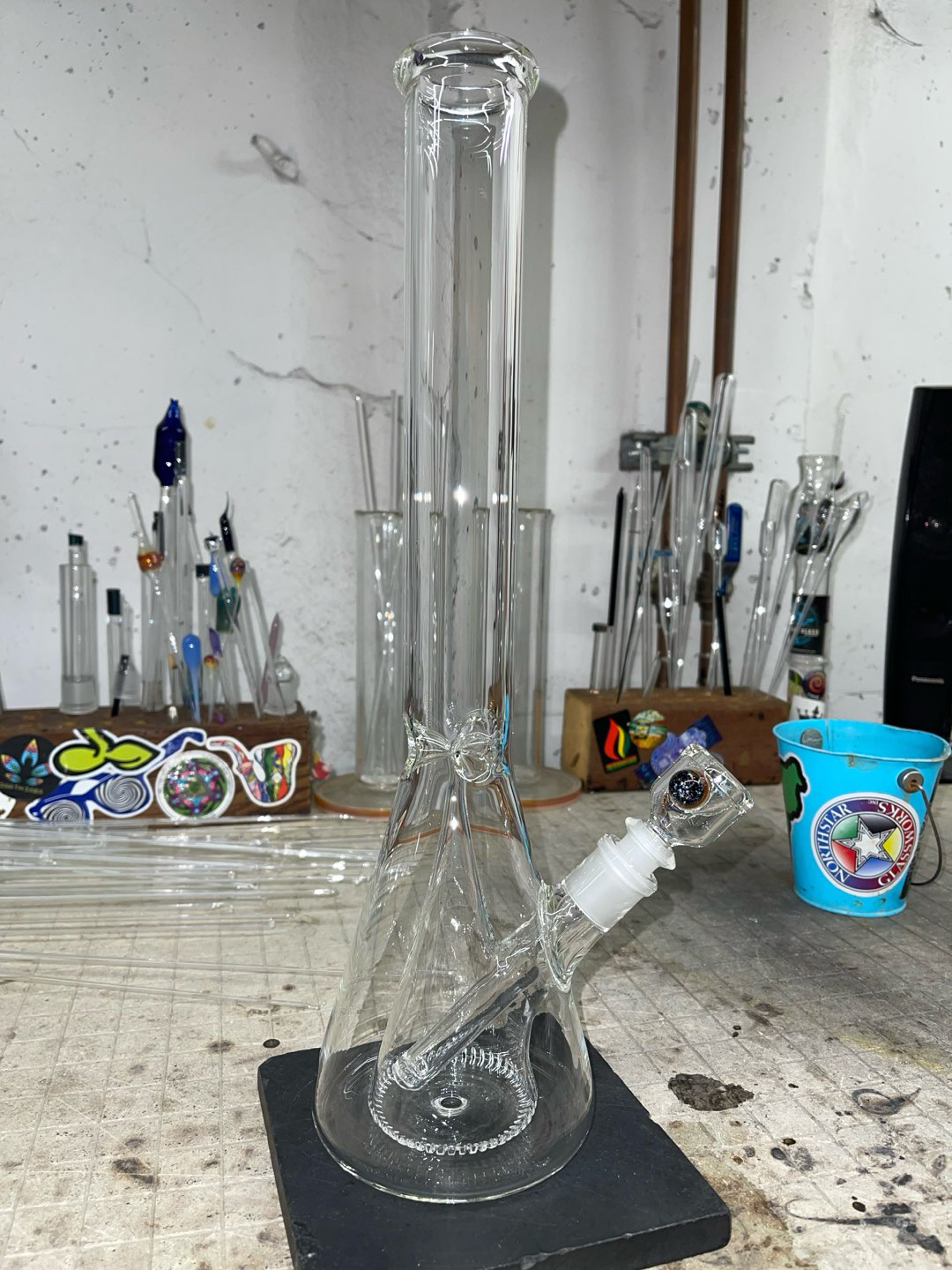 Preview pic of Piramid beaker 44x16”