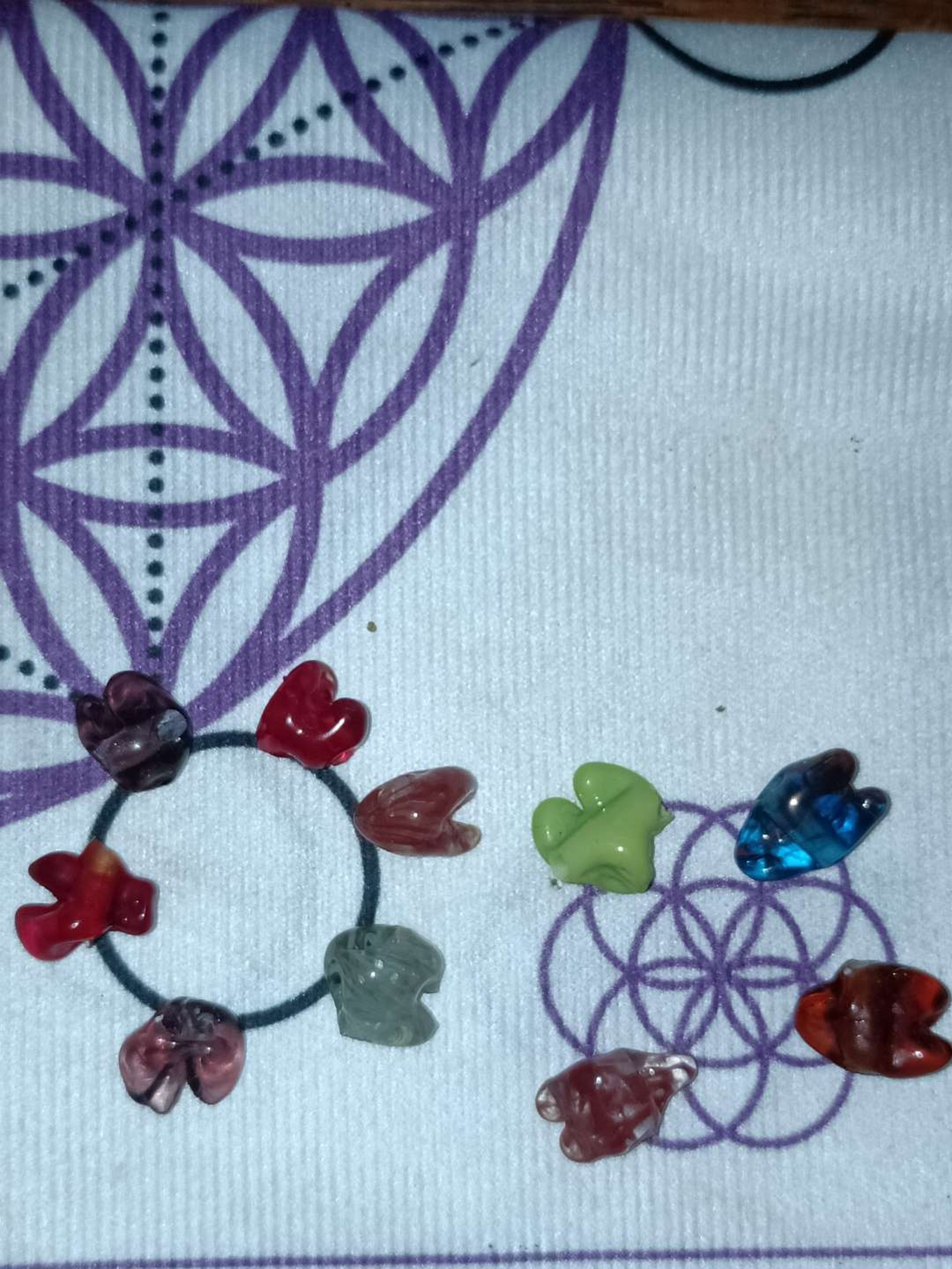 Preview pic of $3 glass heart beads