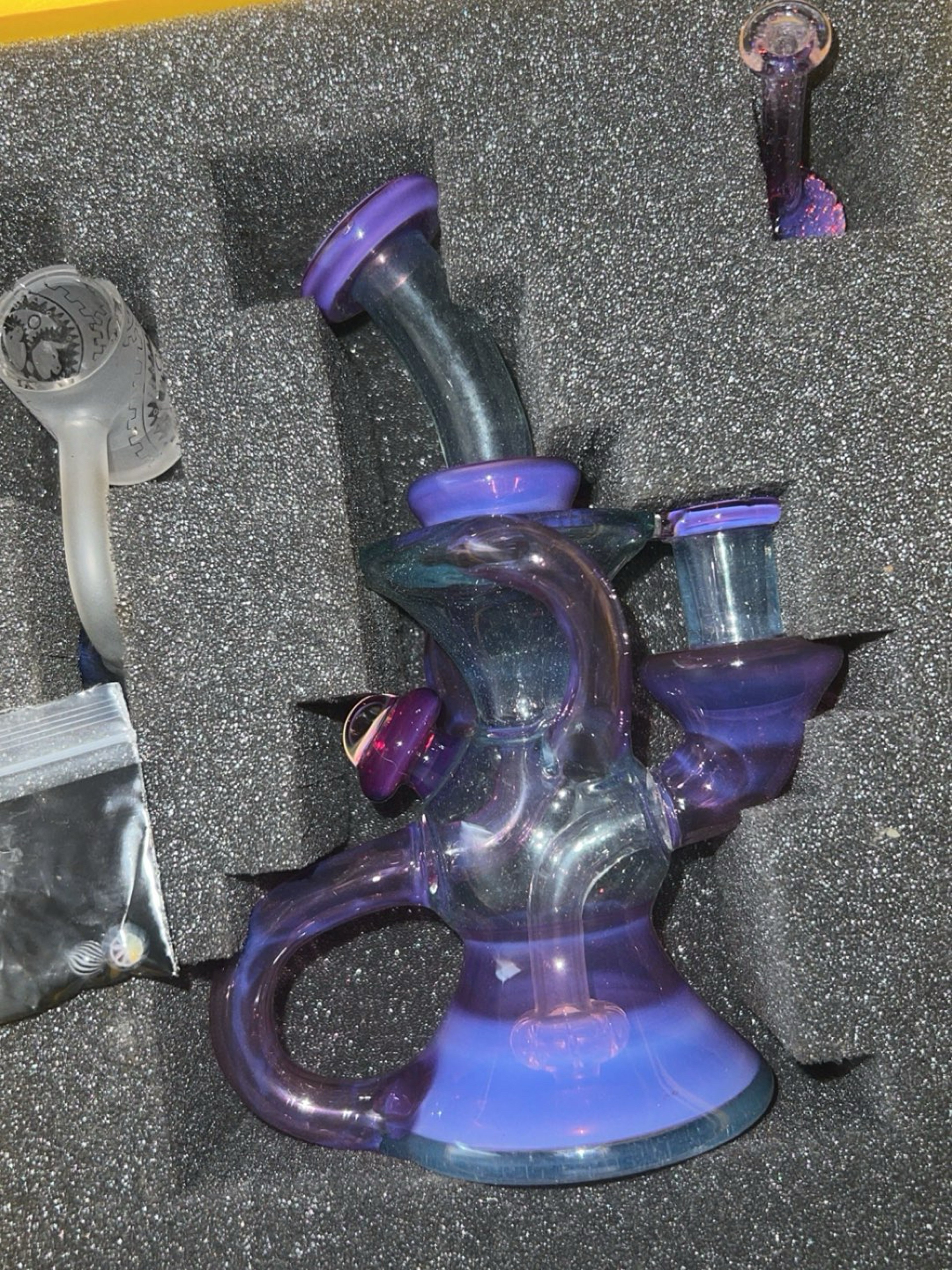 Preview pic of Happy time glass rig and accessories