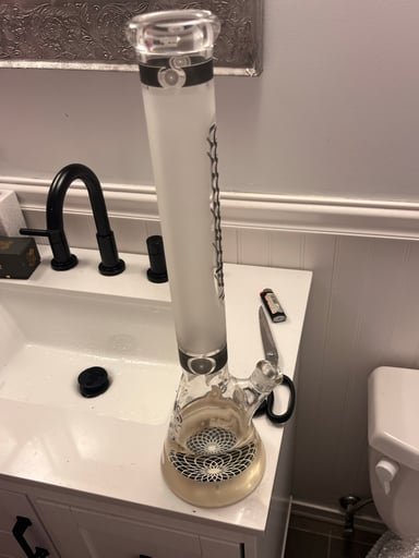 Preview pic of Illadelph frosted 19” beaker with limitedbowl and stem set